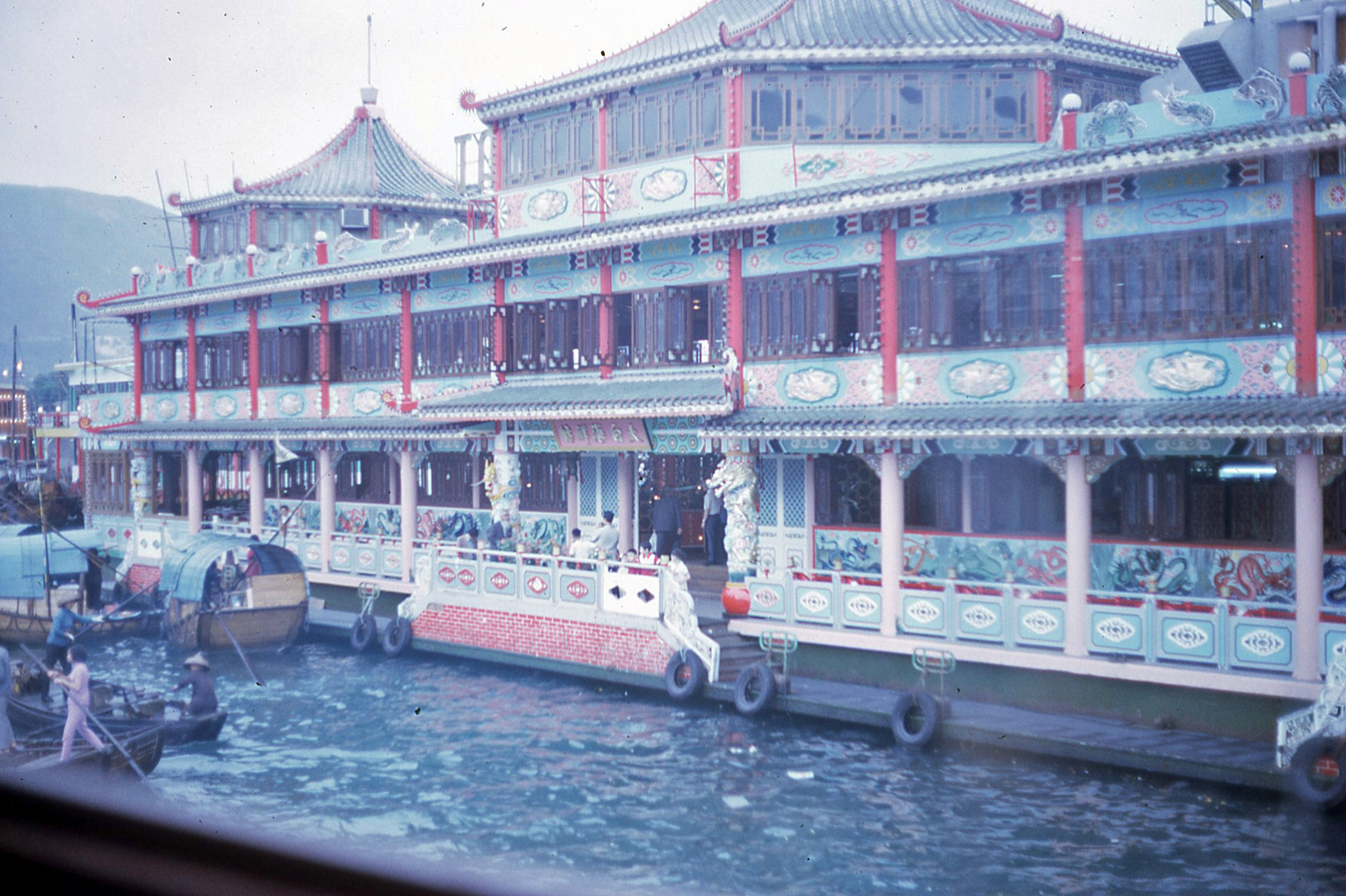 Aberdeen Harbour, Hong Kong circa early 1970's - image courtesy of Roger Clark
