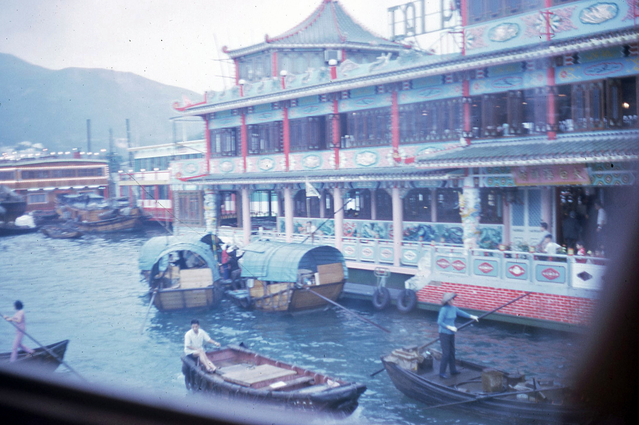 Aberdeen Harbour, Hong Kong circa early 1970's - image courtesy of Roger Clark