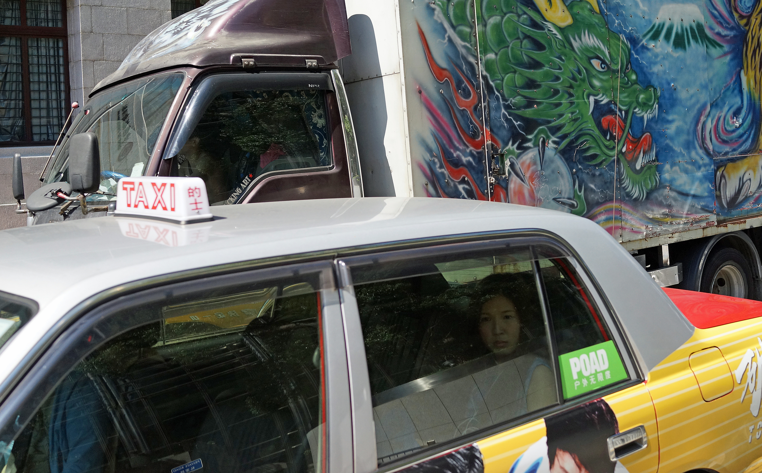 Young Hong Kong ladies are world class pouters and this vacant look from the taxi passenger is pretty common!