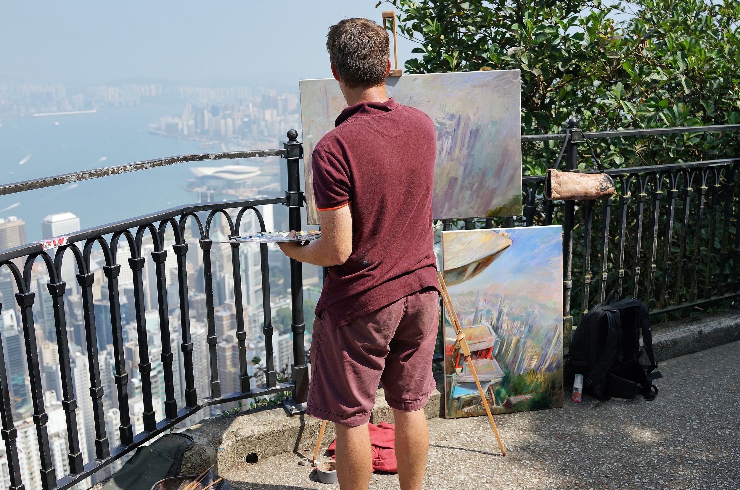 Meet Rob. Rob is quite the talent and a quite famous up and coming artist from Emgland, the 2 pictures he is working on are work in progress... he loved the views from my spot at the Peak! -