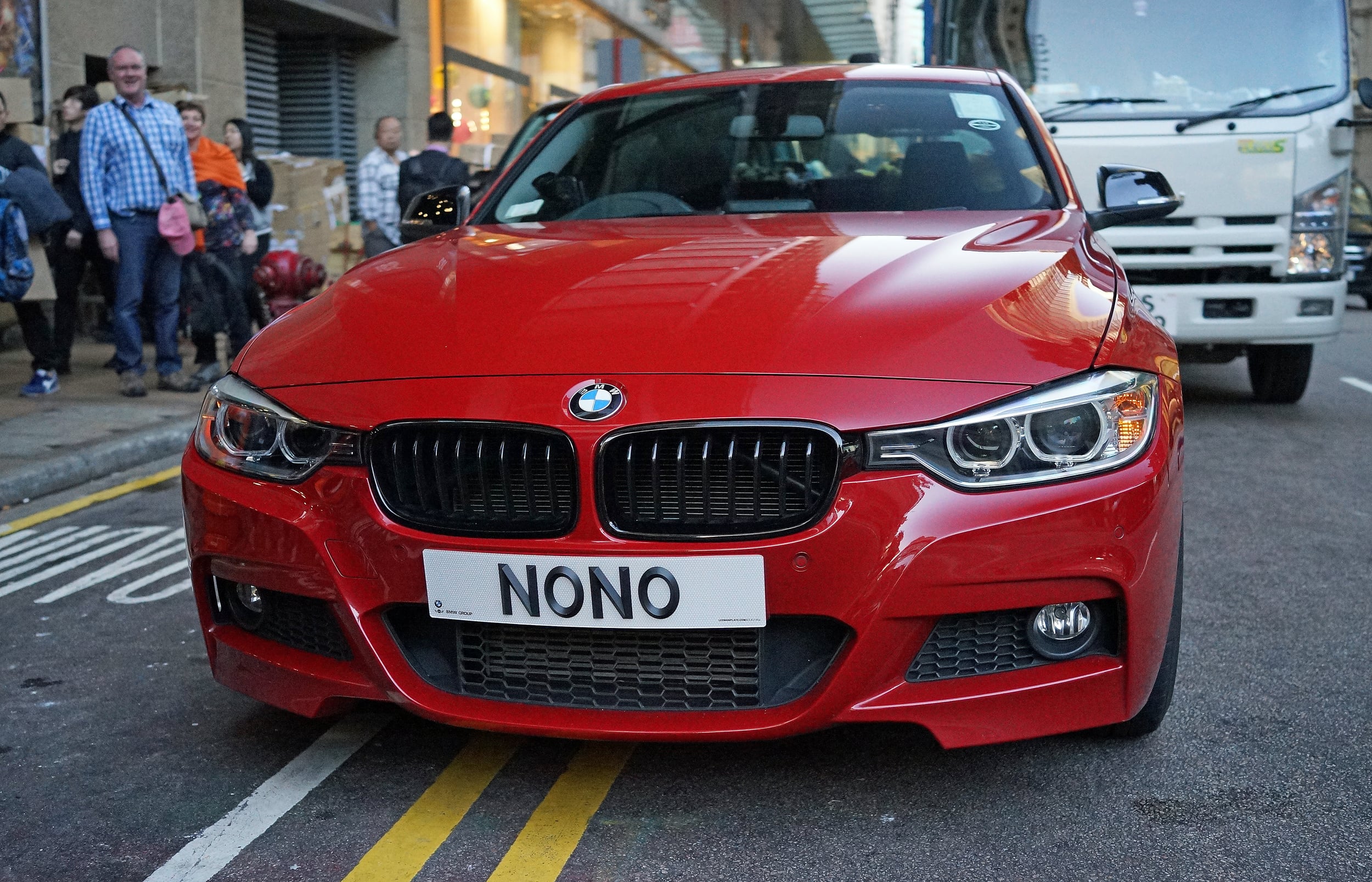 I do love taking pictures of nice cars with great number plates!