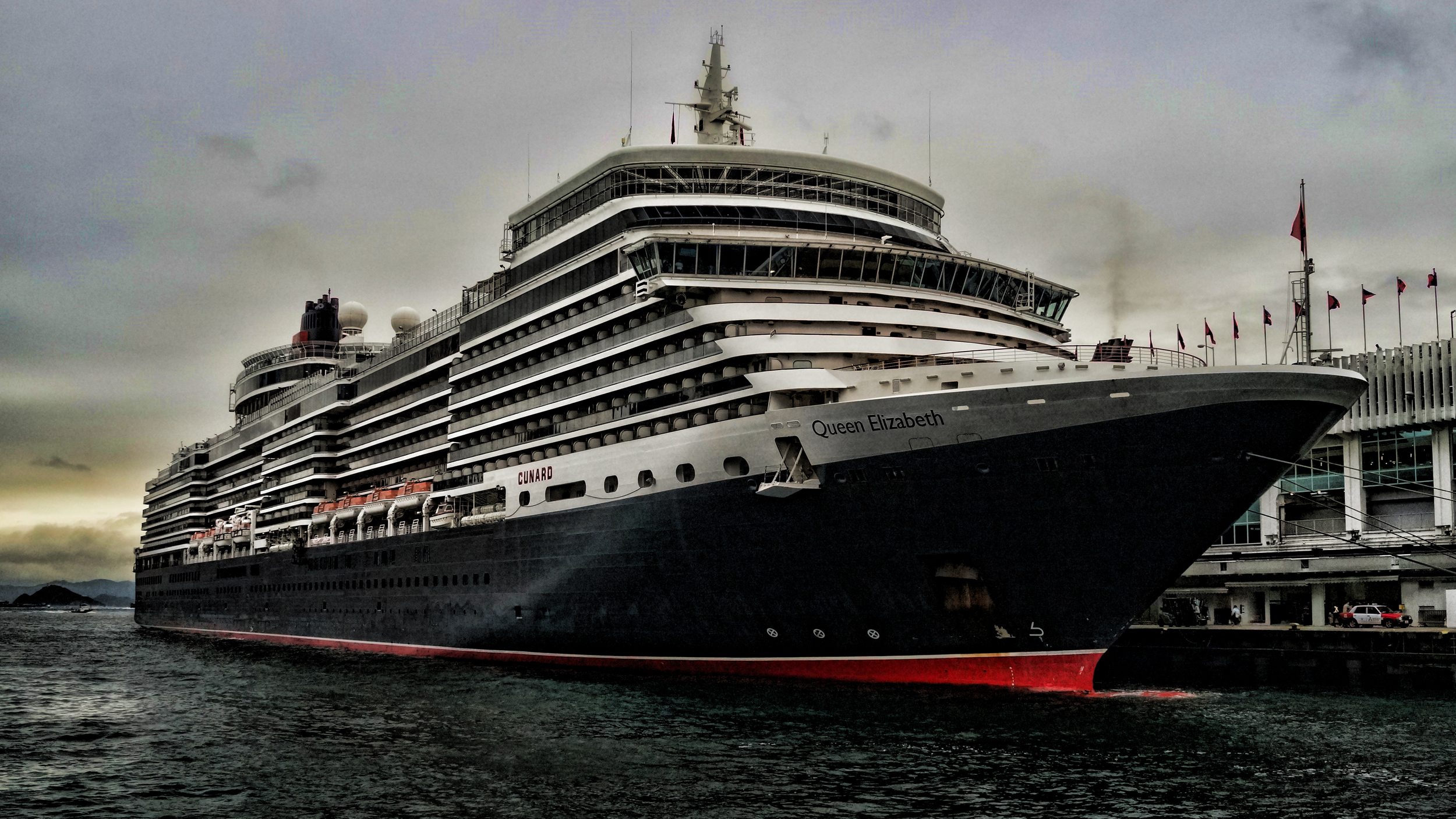 What a bloody marvellous boat, the Queen Elizabeth of the Cunard Line, this week we have had in town the Queen Elizabeth, the Queen Mary and the Queen Victoria!!