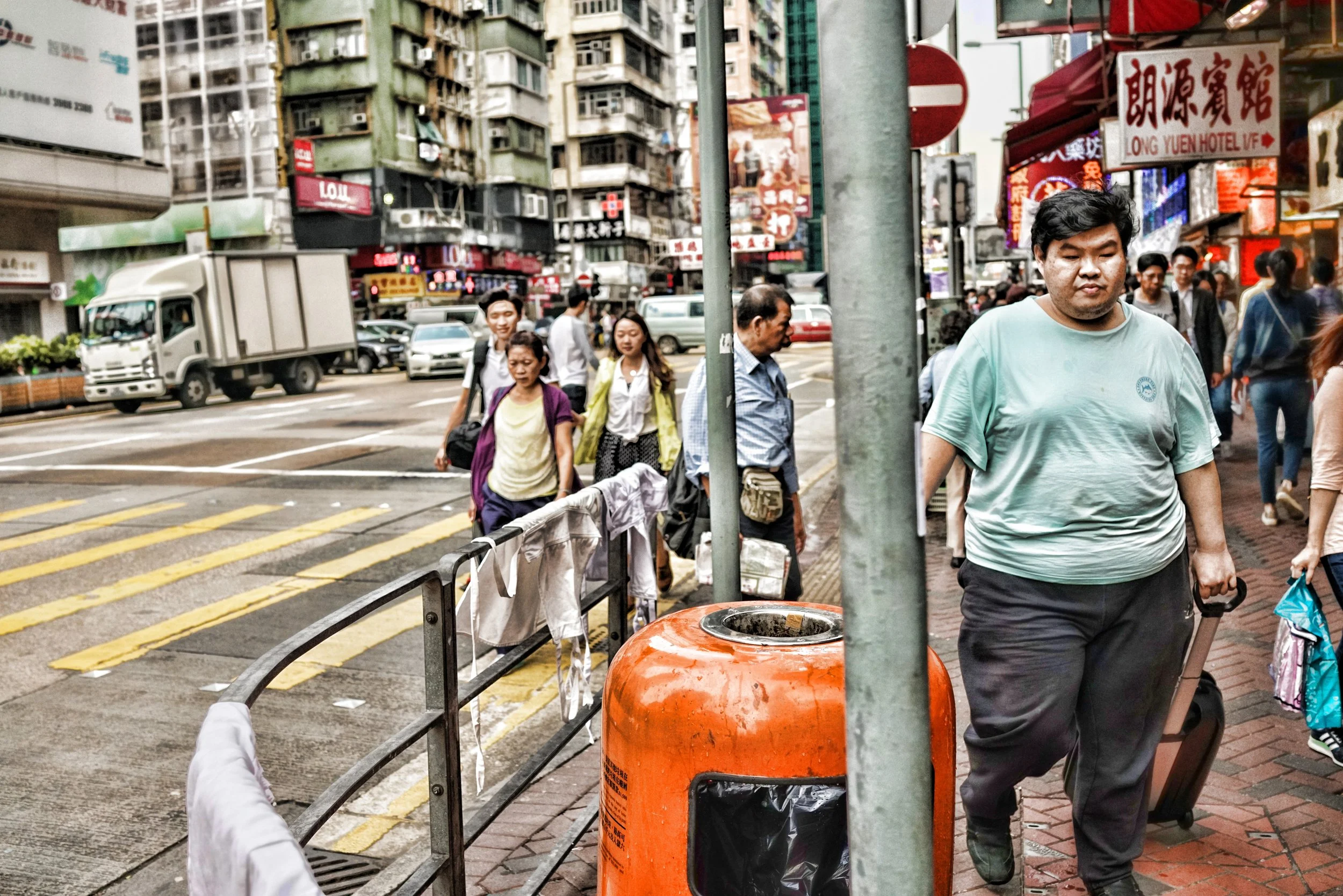 Private Personalized Tours of Hong Kong People on the Streets of Hong Kong — J3 Private Tours