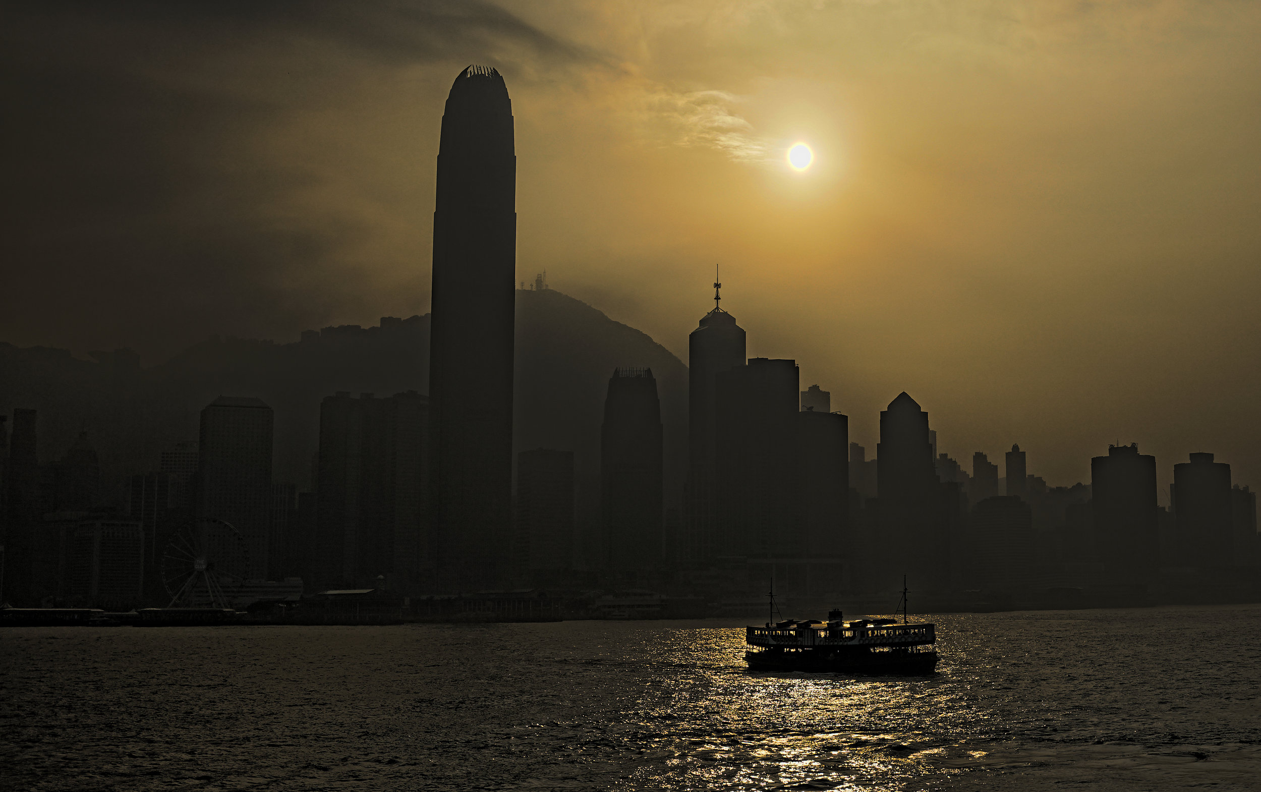 Hong Kong Airport Layover / Transit Tours - Kill two birds with one stone, take a trip on the iconic Star Ferry whilst being wowed by the amazing Hong Kong skyline... just do it!!