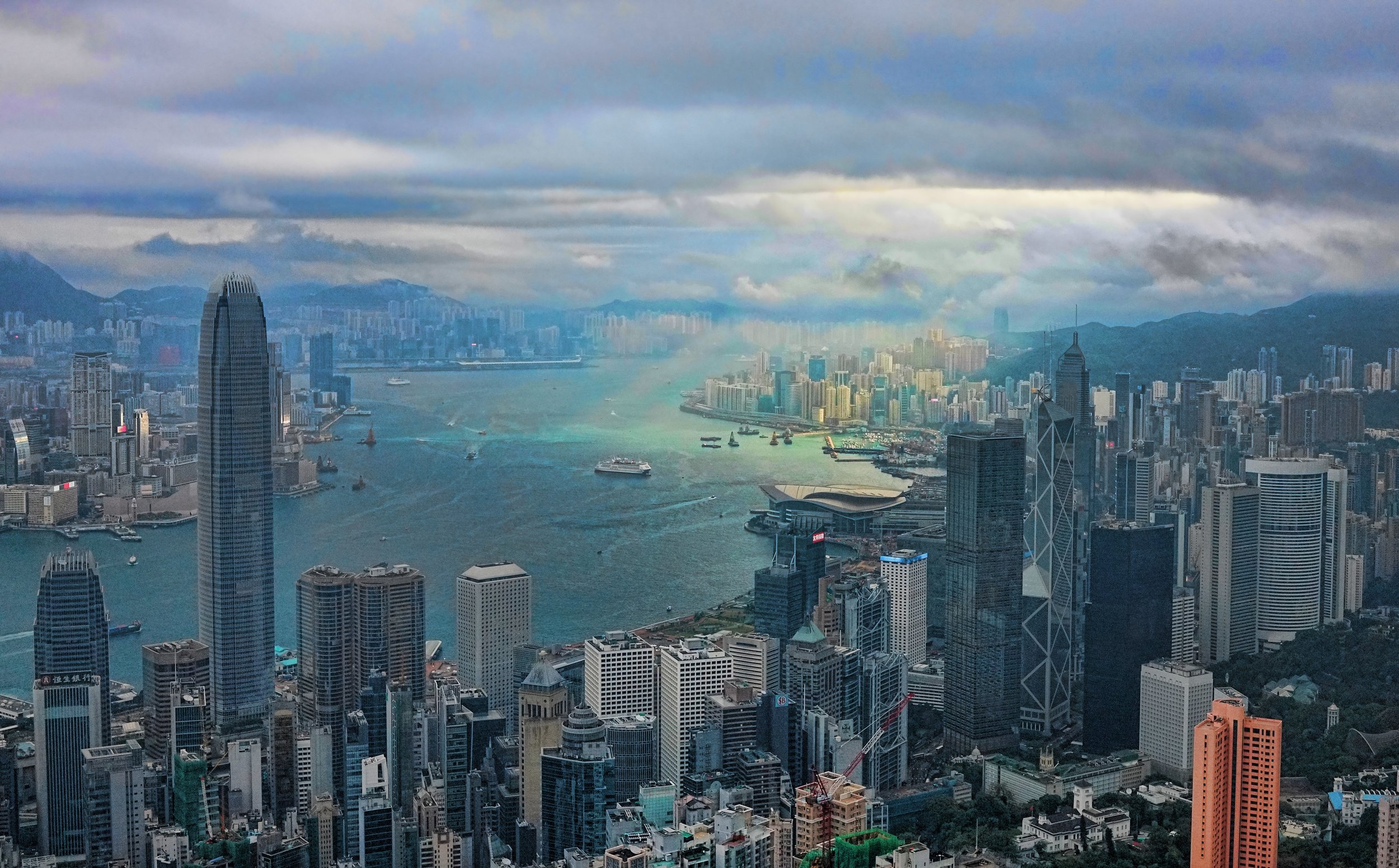 Hong Kong Airport Layover / Transit Tours - One of those lucky images I get once in a while, I call it the god moment where the clouds part and the sun shines through.... naturally the image was taken at my spot at the Peak!