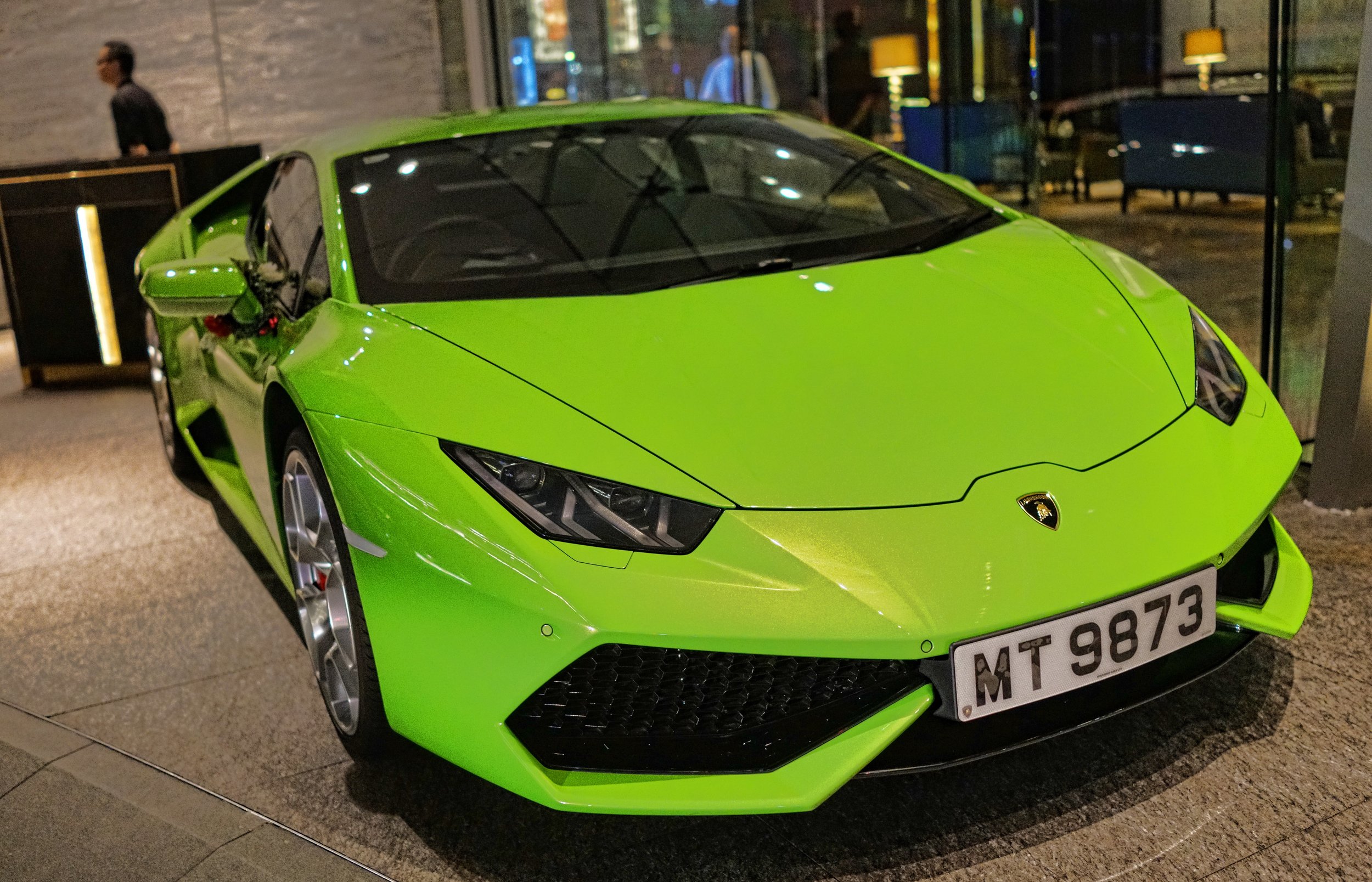 Oh my, stick that in your pipe and smoke it.... a stupendous lime green Lamborghini Huracan parked outside the awesome Ritz Carlton Hotel..... I was drooling for a while