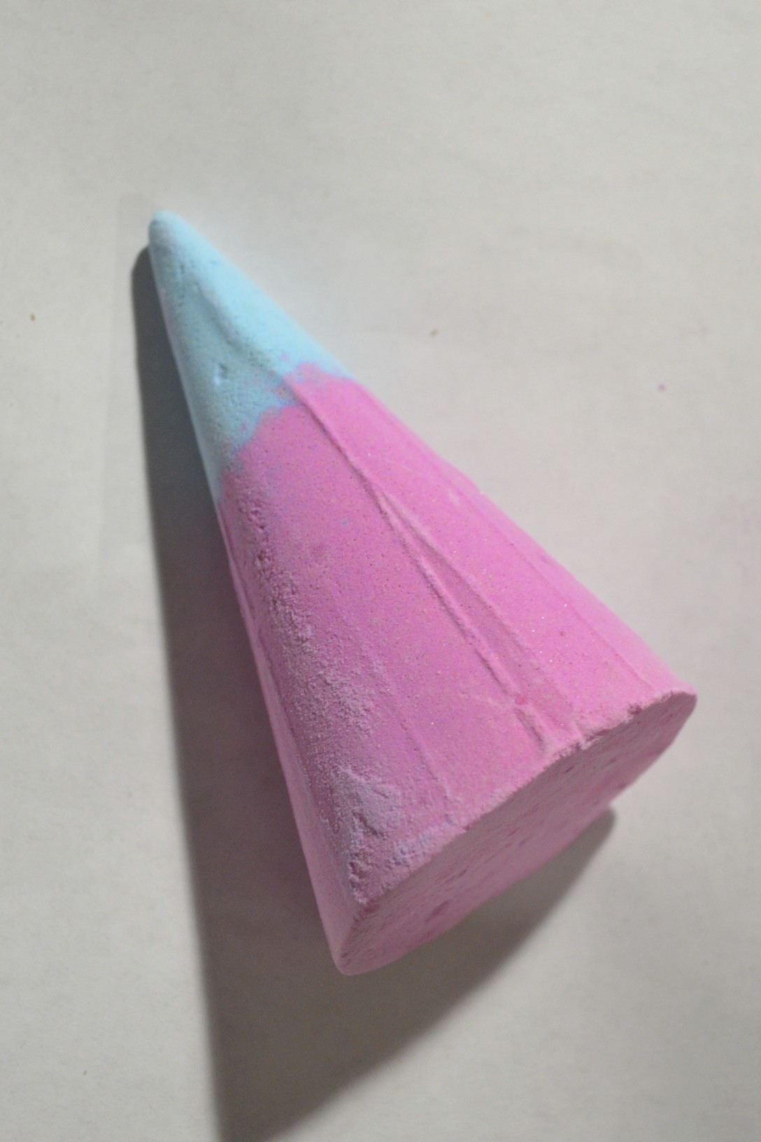 lush party popper bath bomb