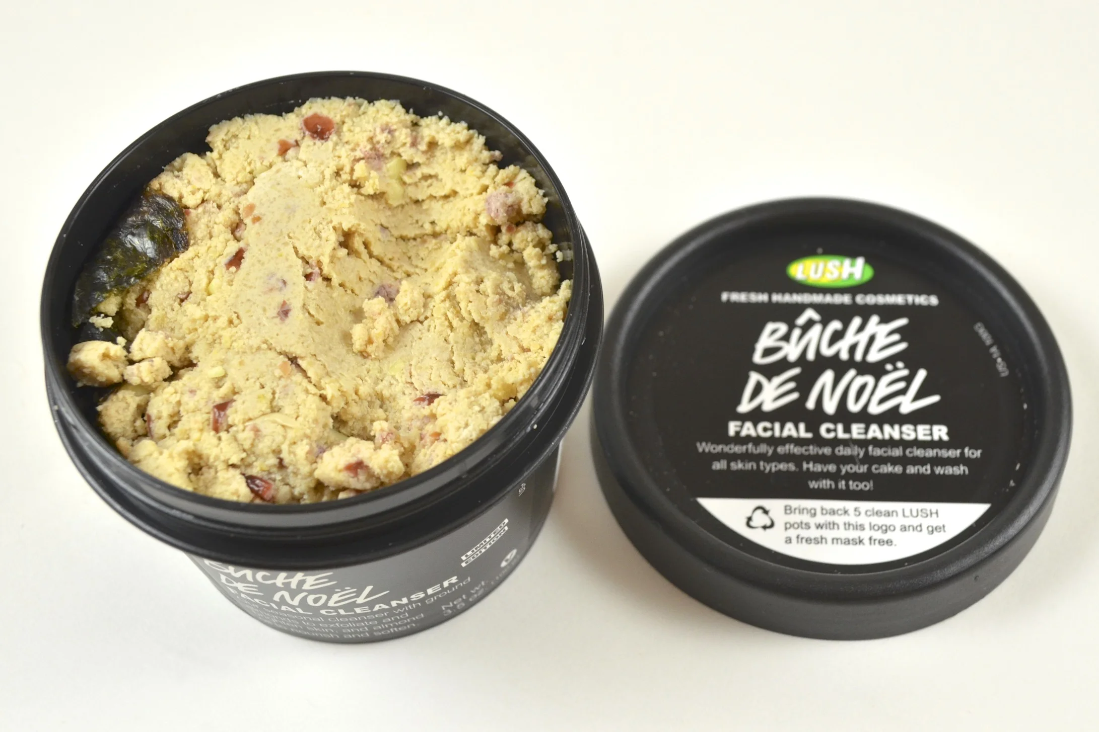 lush buche de noel texture