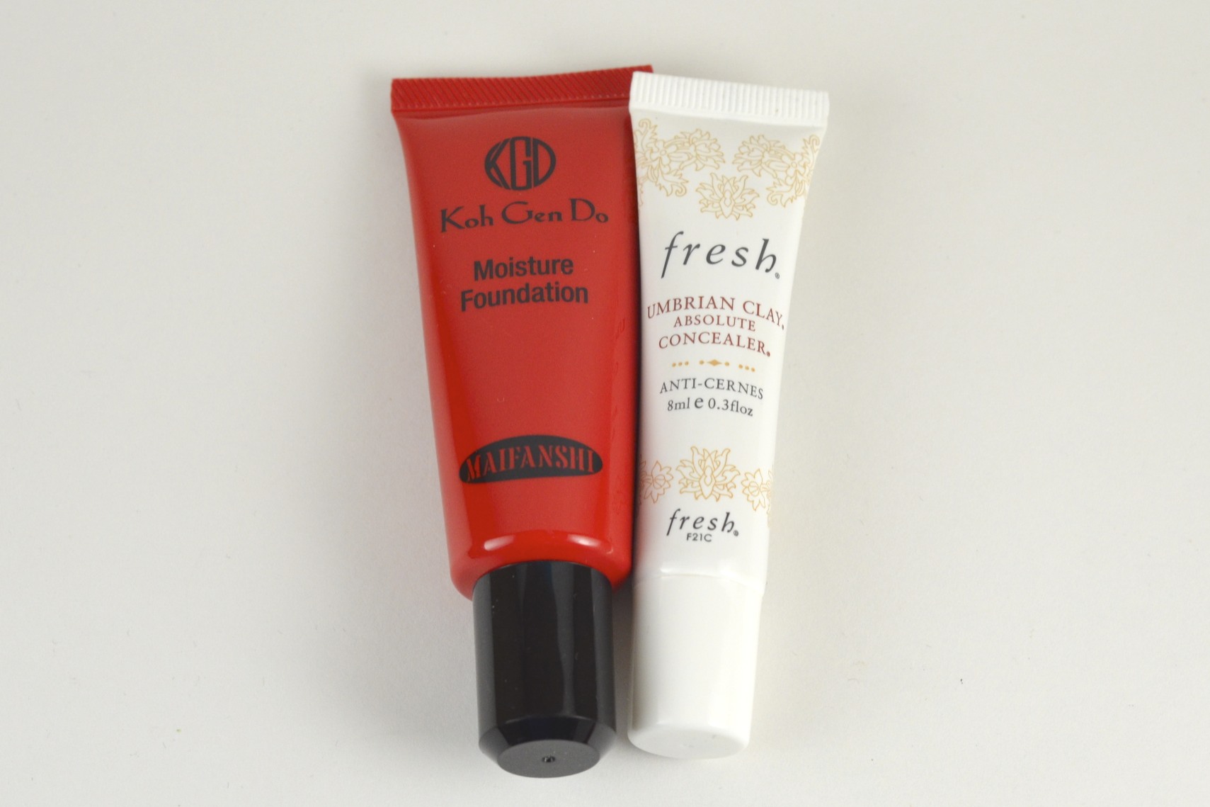 koh gen do moisture foundation, fresh umbrian clay concealer