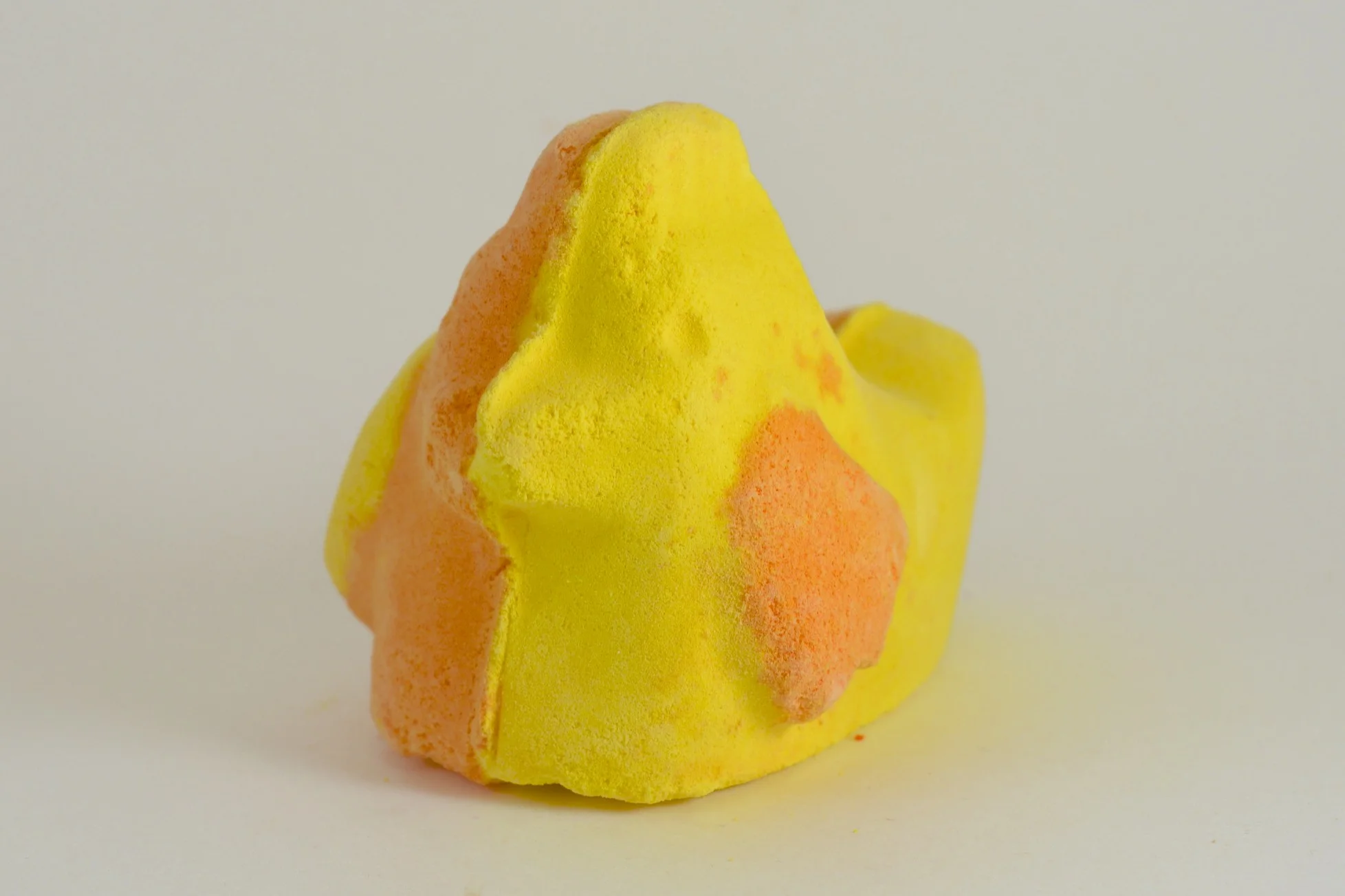 lush henata bath bomb, lush easter collection
