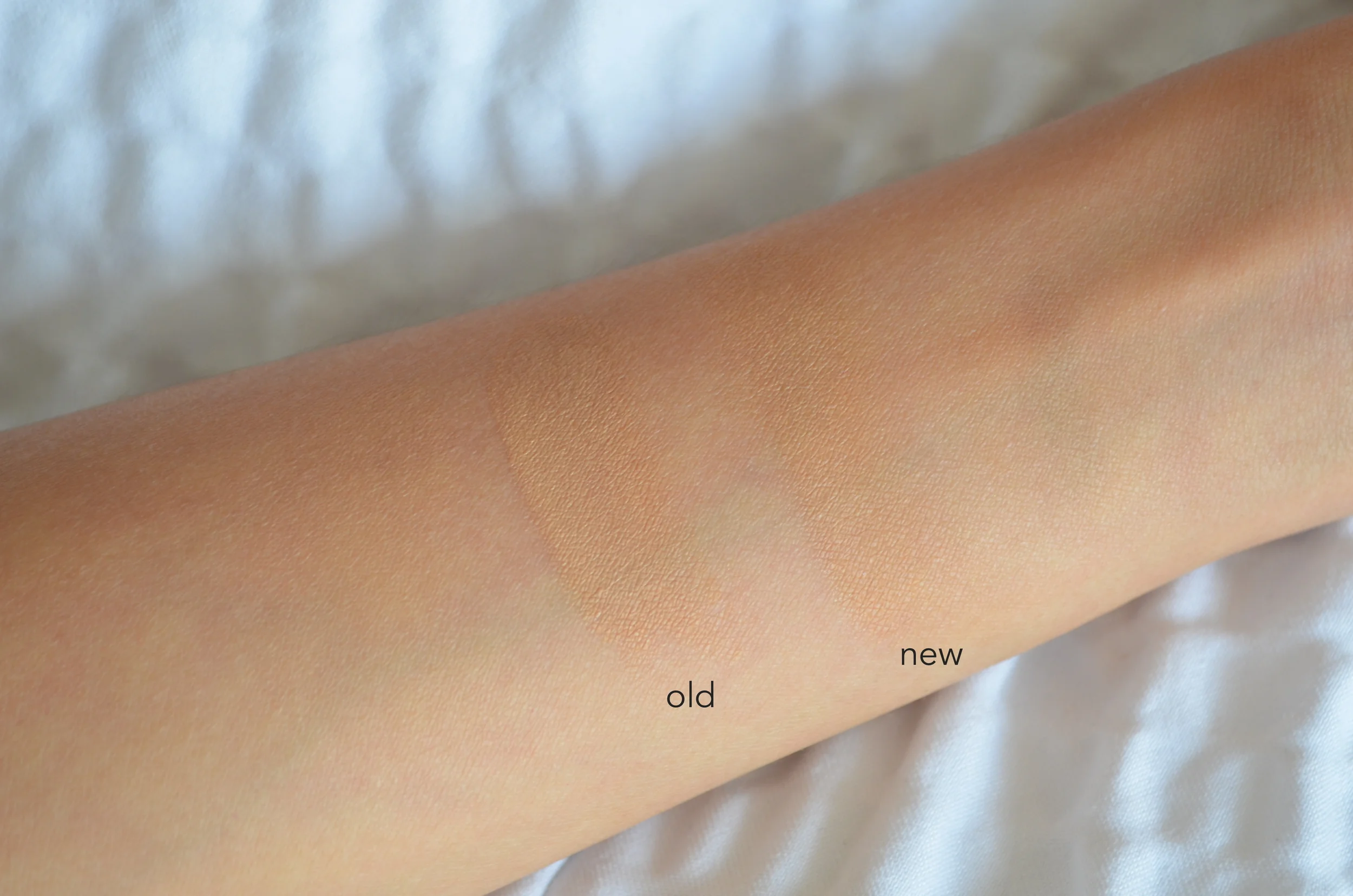 Koh Gen Do Aqua Foundation OC-2 Swatch, Koh Gen Do Aqua Foundation 143 Swatch 