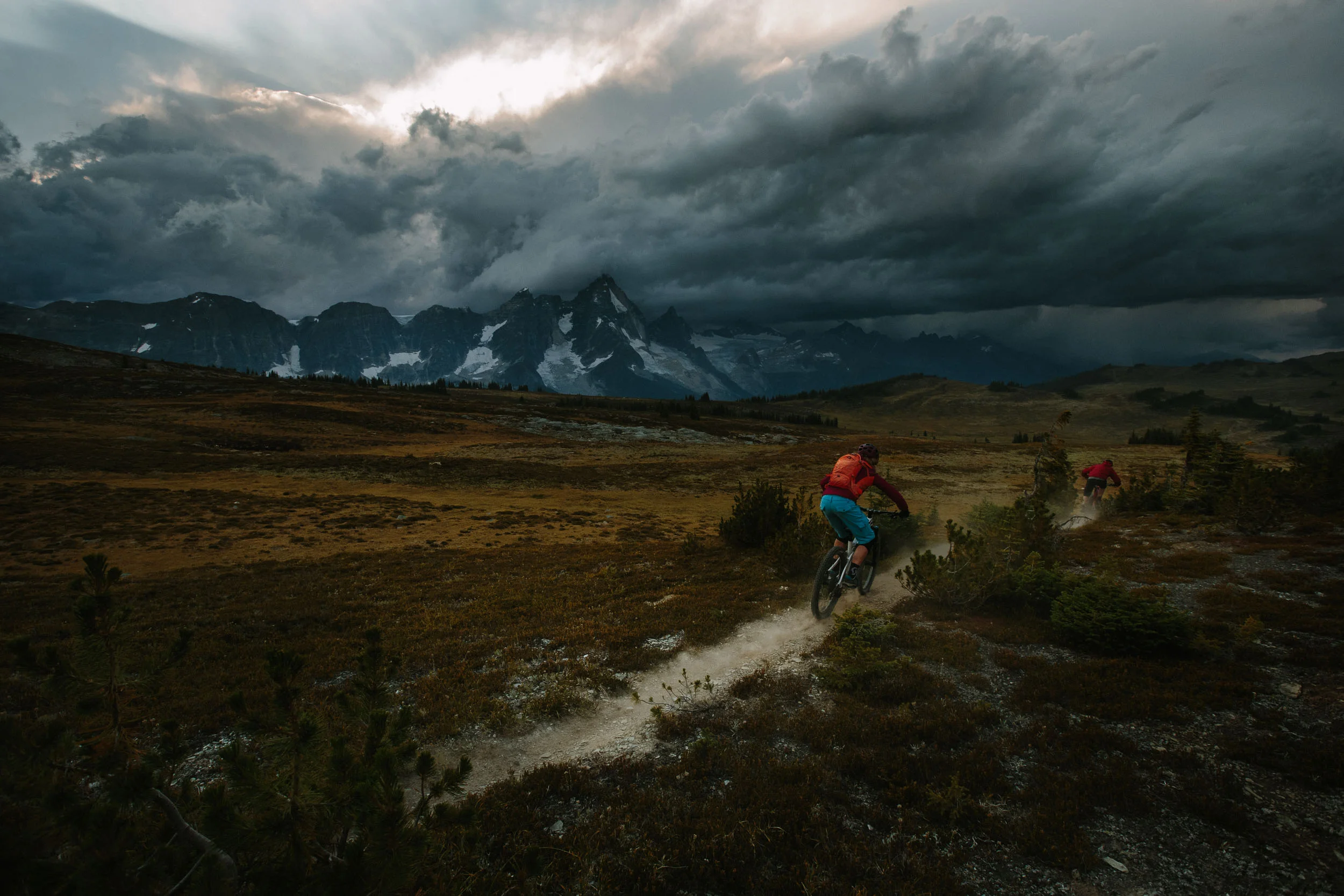 Lorraine Blancher, TJ Neault | Location; Purcell Mountains | Photo: Robb Thompson