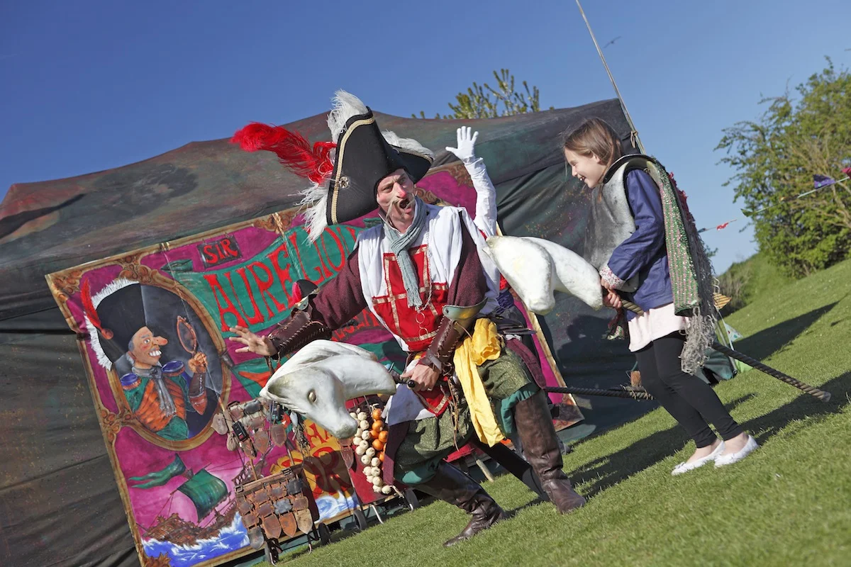 Dragon Animatronic Creature &amp; Puppetry Street Theatre Entertainment Performance Show