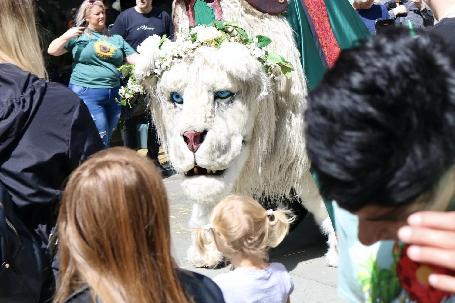 Large Scale Puppetry Entertainment White Lion