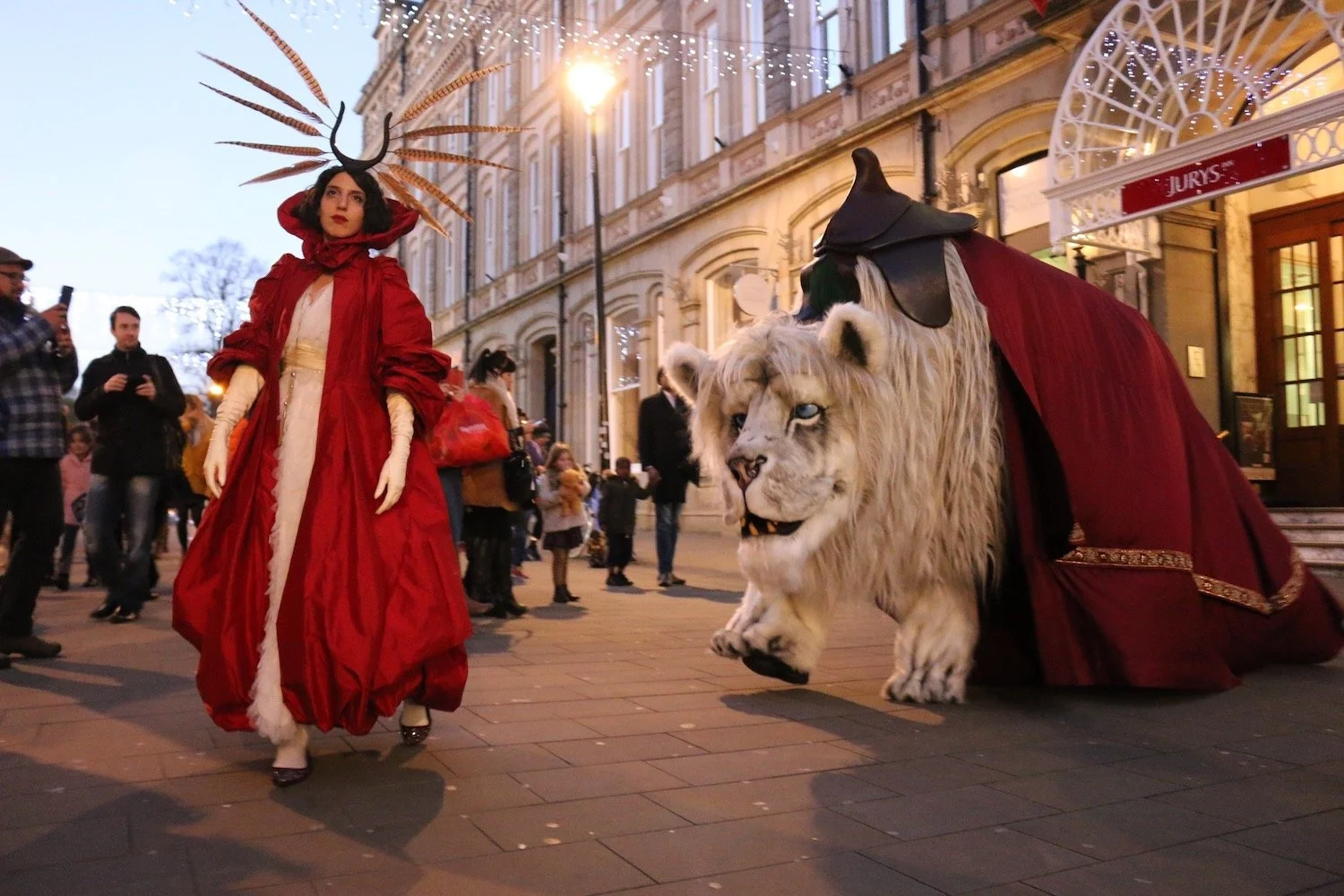 Giant Snow White Lion Puppet Costume Xmas Entertainment