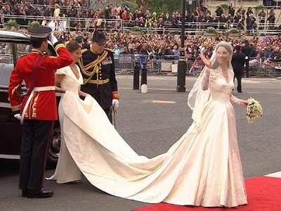 g-tdy-110429-royal-wedding-DRESS.photoblog600.jpg