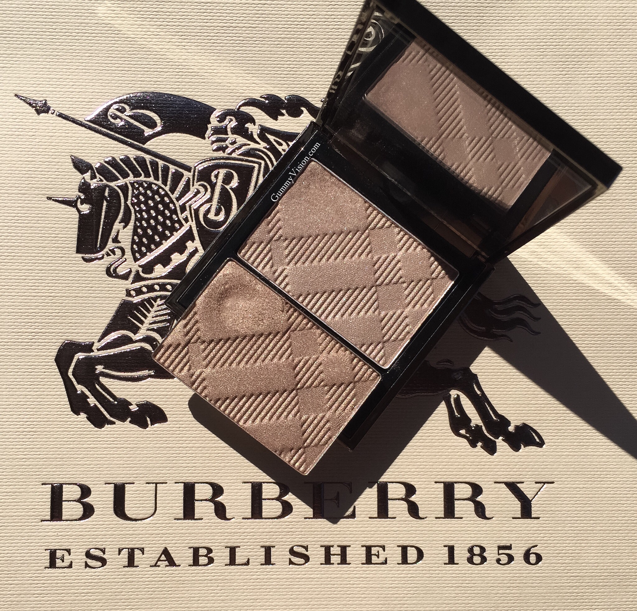 forfølgelse Vågn op Udelukke Swatched: Burberry Pale Barley & Rosewood Wet And Dry Silk Eyeshadows (New  Formula) — Grey to Z