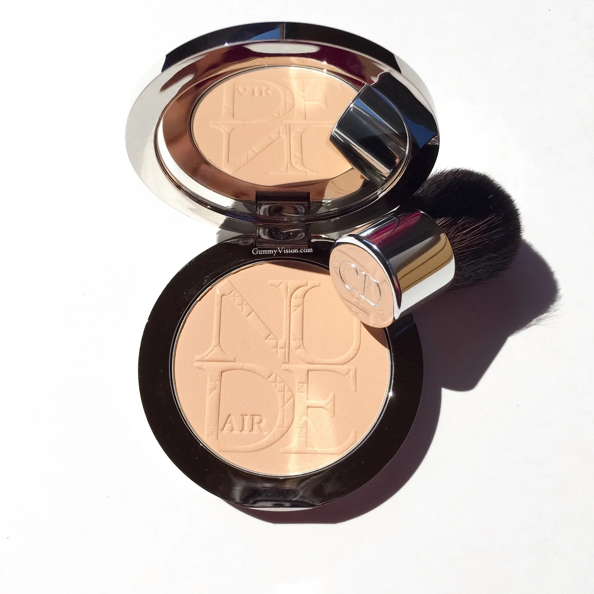 Dior Diorskin Nude Air Healthy Glow Invisible Powder In 020 Light Beige - gummyvision.com