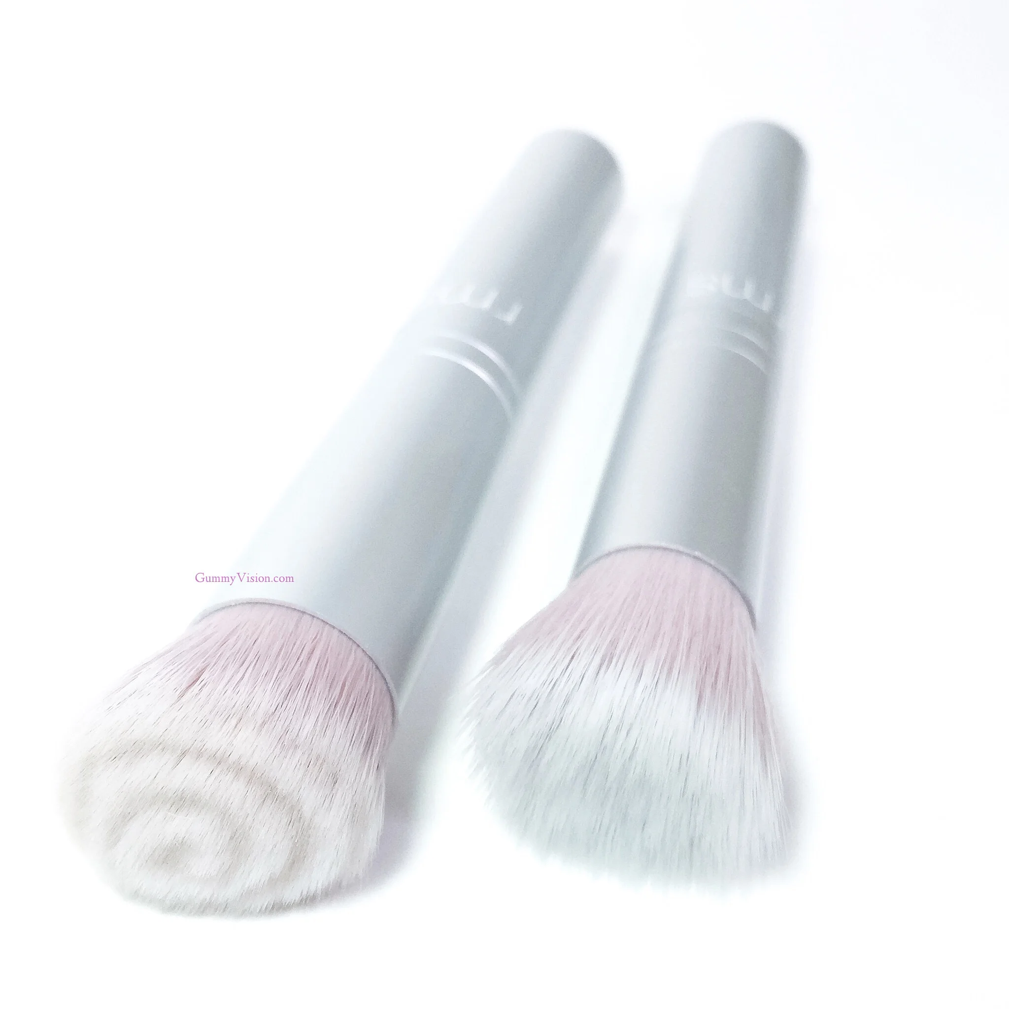 Mini Review: RMS Skin2Skin Foundation Brush & Skin2Skin Blush Brush