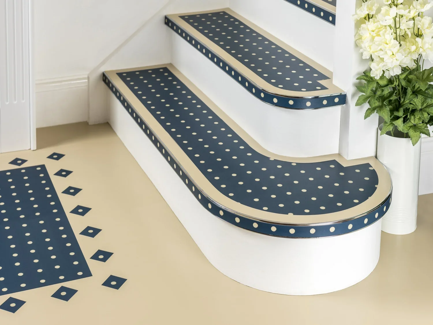 Bend on site stair nosing