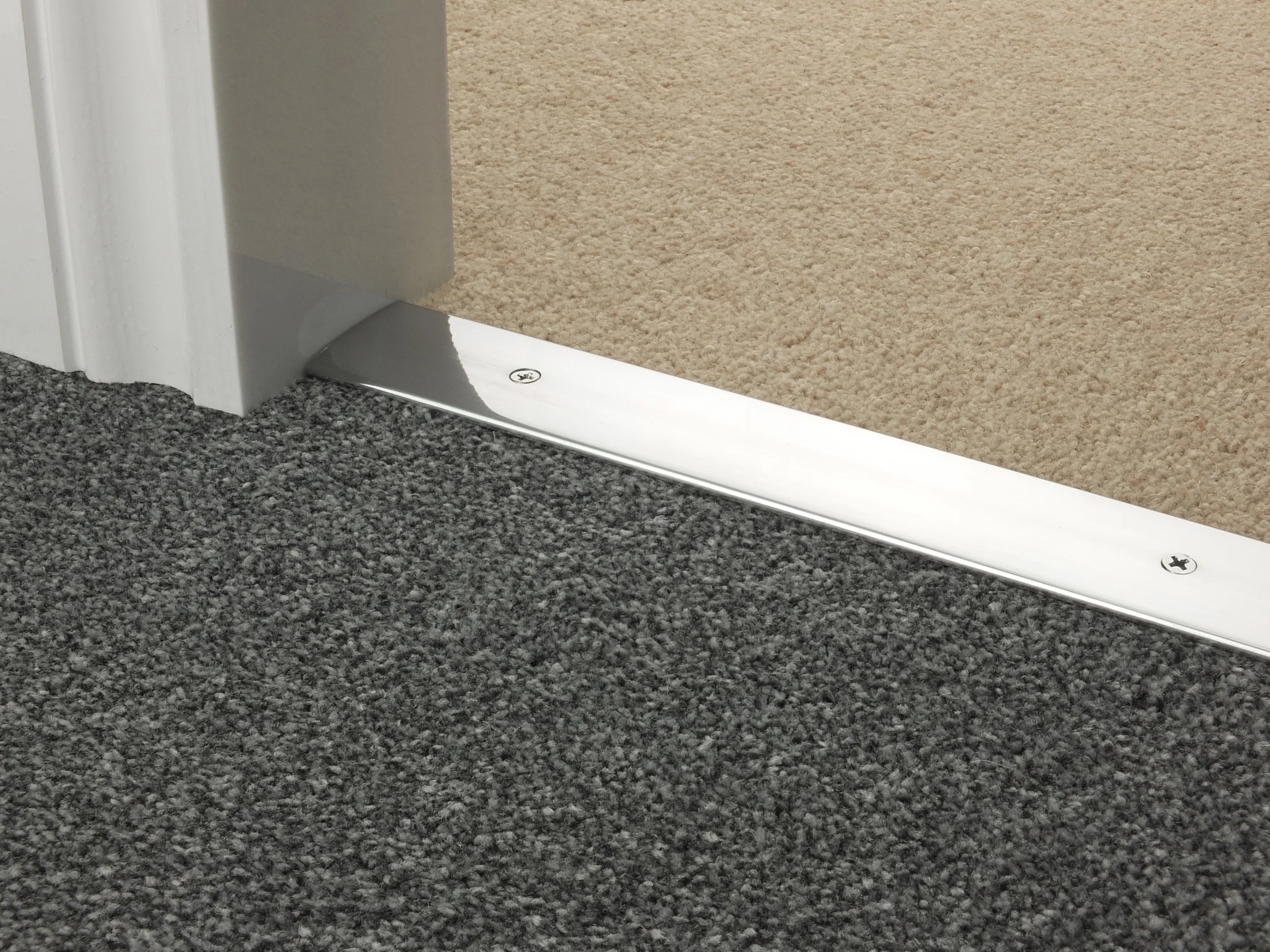 door_bar_brushed_chrome_cover_carpet_carpet.jpg
