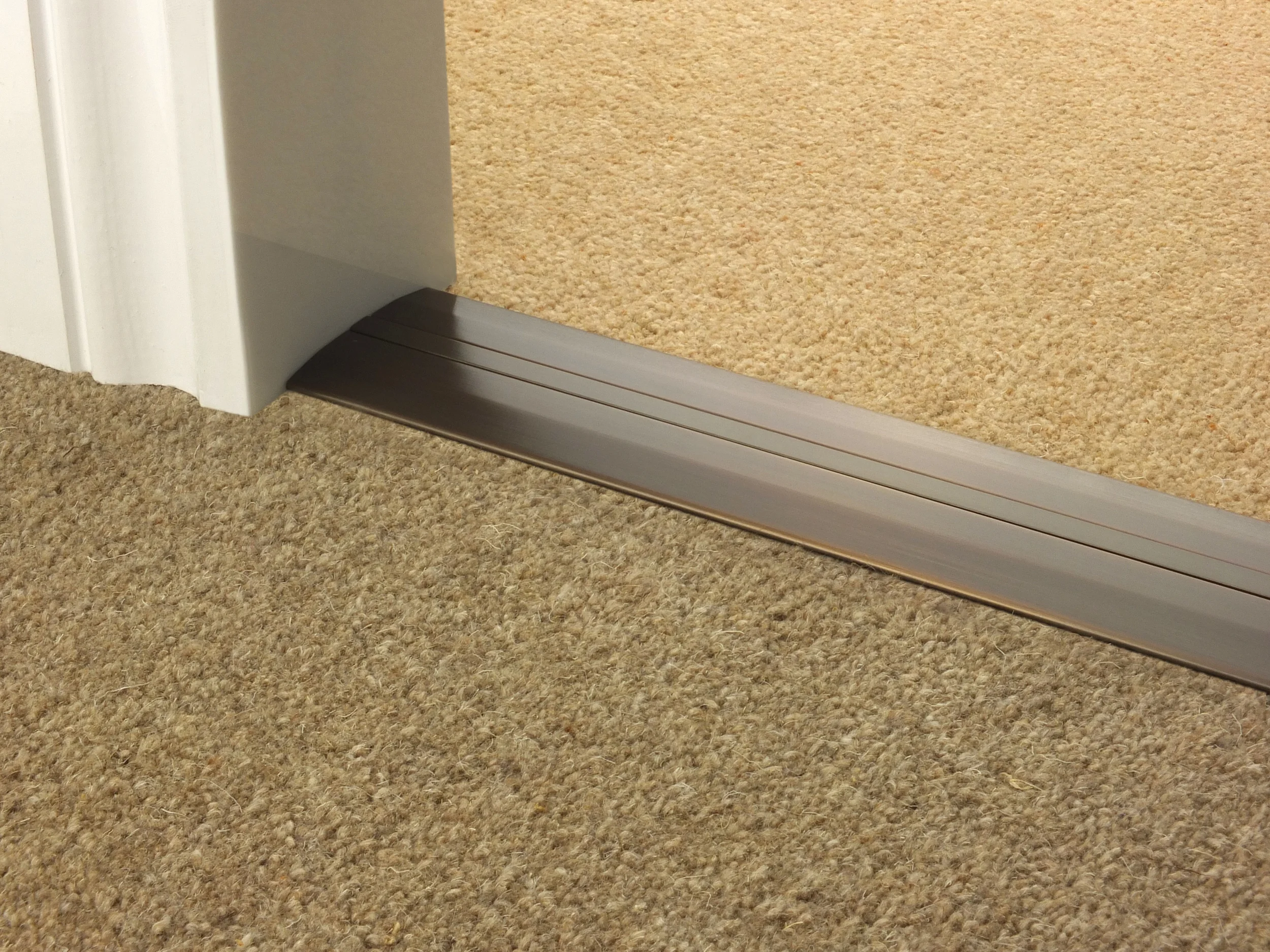 door_bar_antique_bronze_posh55_carpet_carpet.jpg