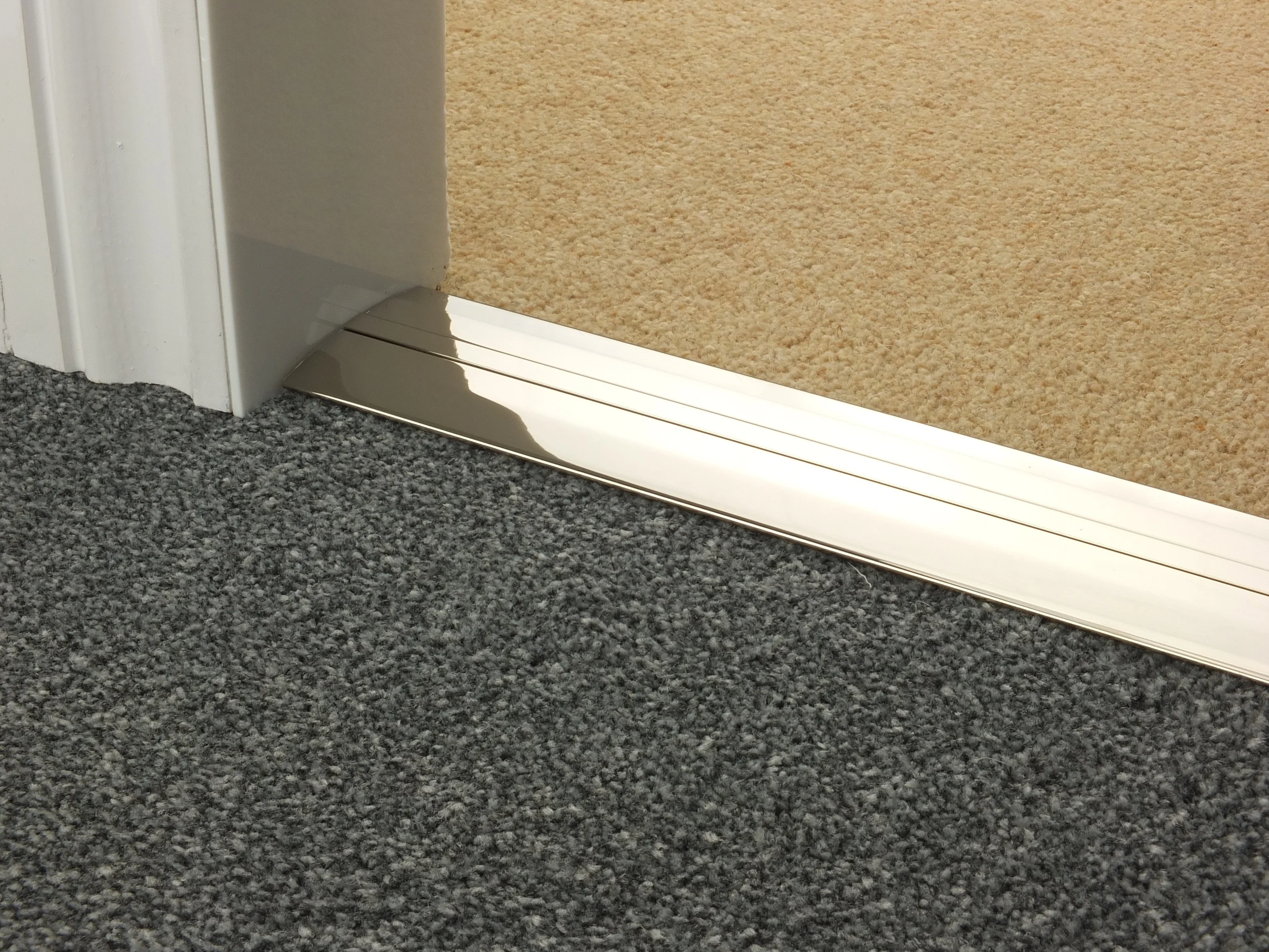 door_bar_polished_nickel_posh55_carpet_carpet.jpg