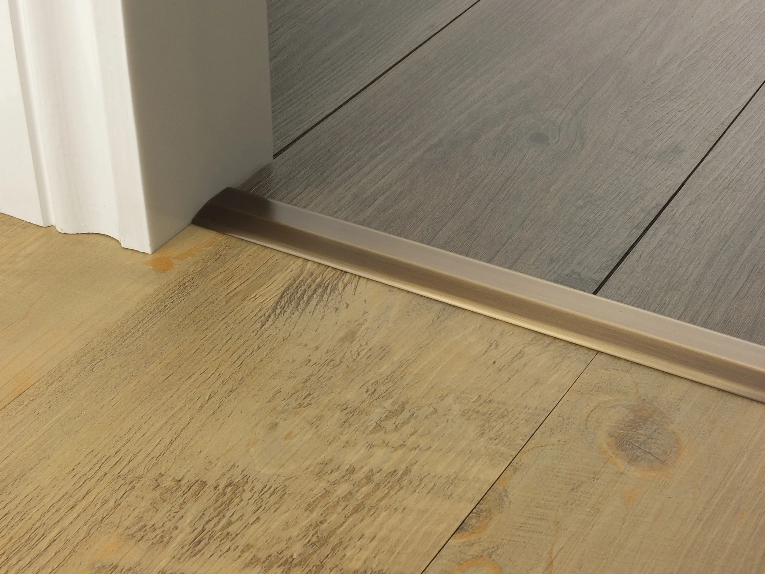 door_bar_antique_brass_two_way_ramp_2mm_lvt_lvt.jpg
