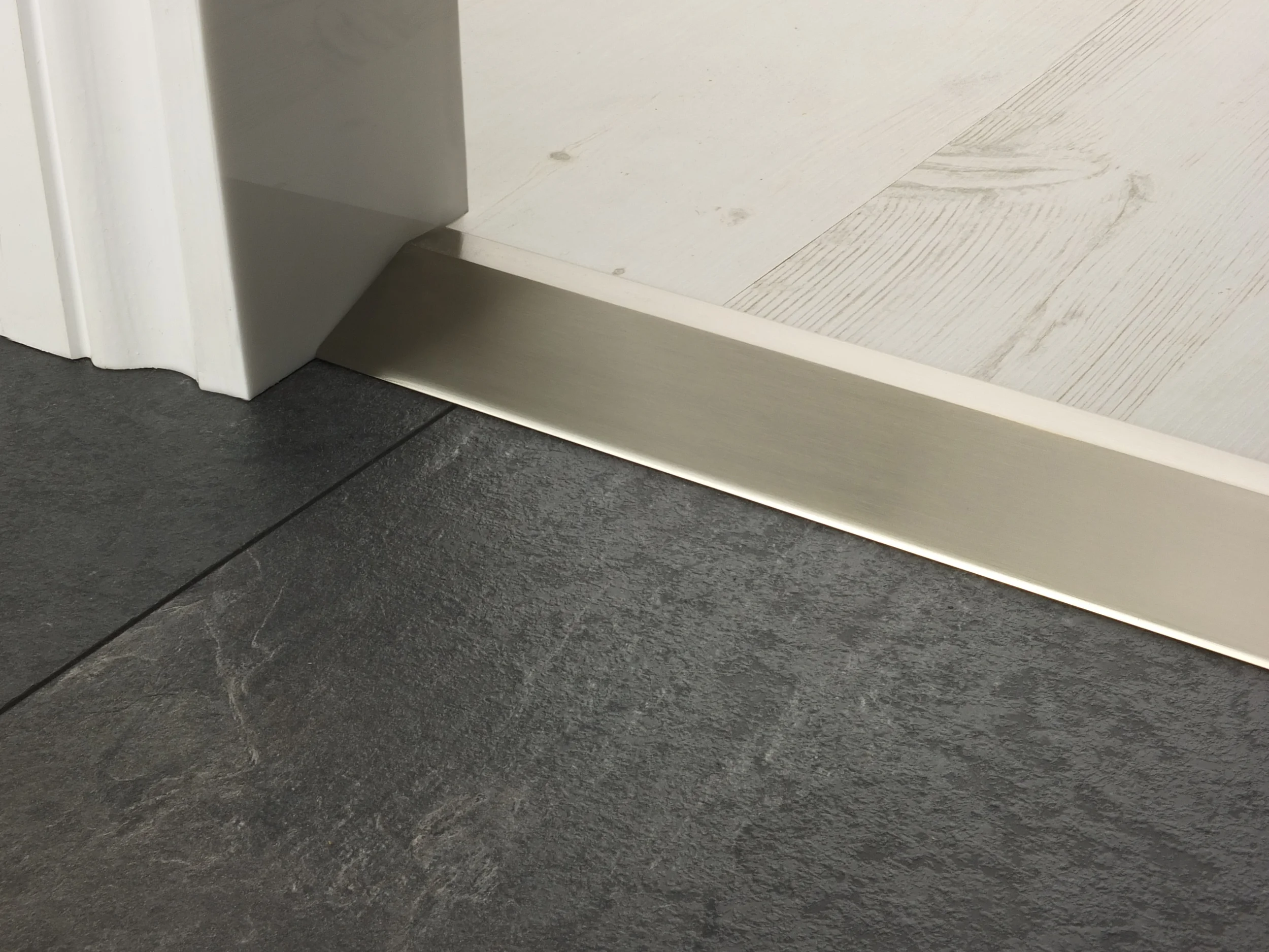 door_bar_ramp16_satin_nickel.jpg