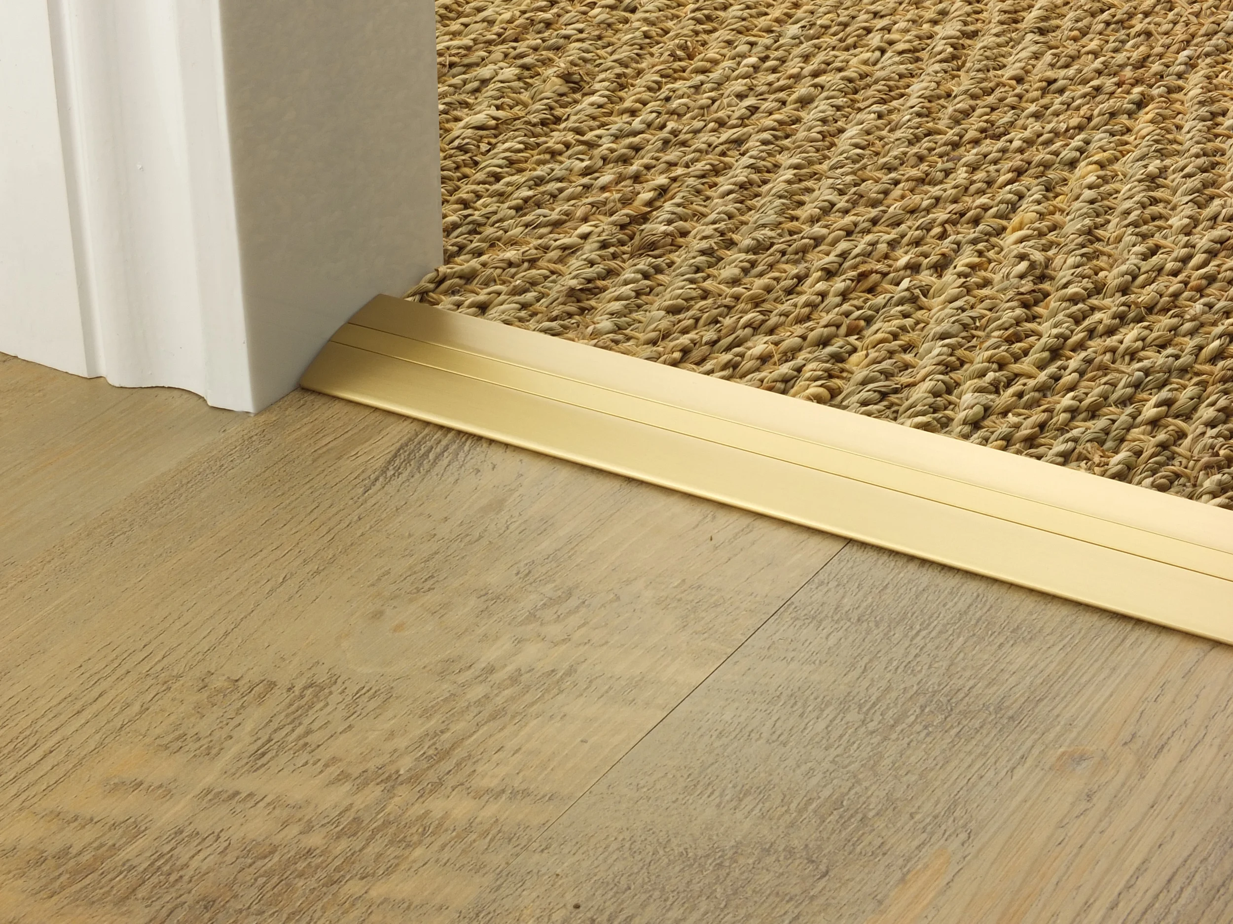 doorbar_satin_brass_posh38_seagrass_LVT.jpg
