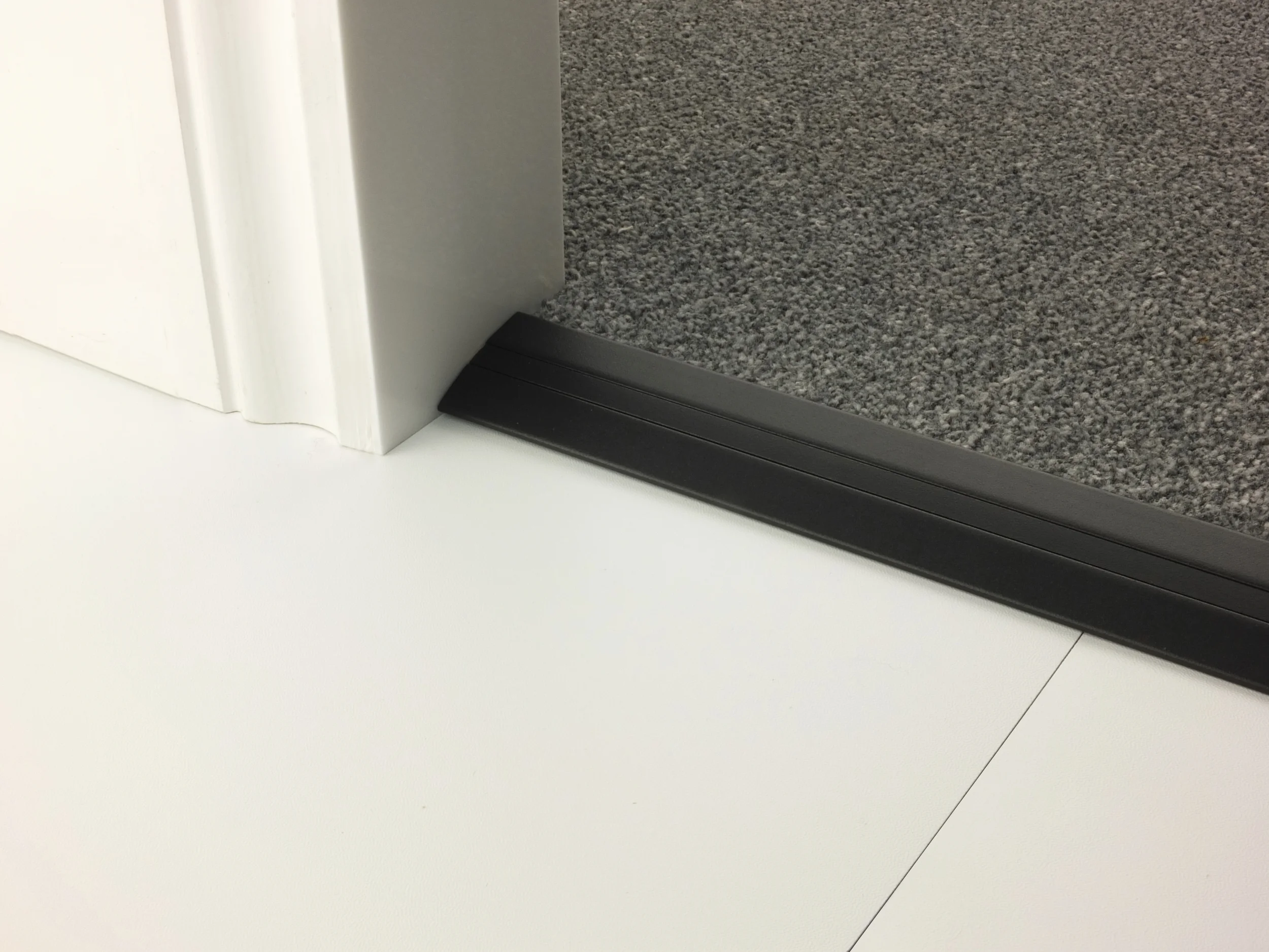 stairrods-doorbar-black-posh38-lhf.jpg