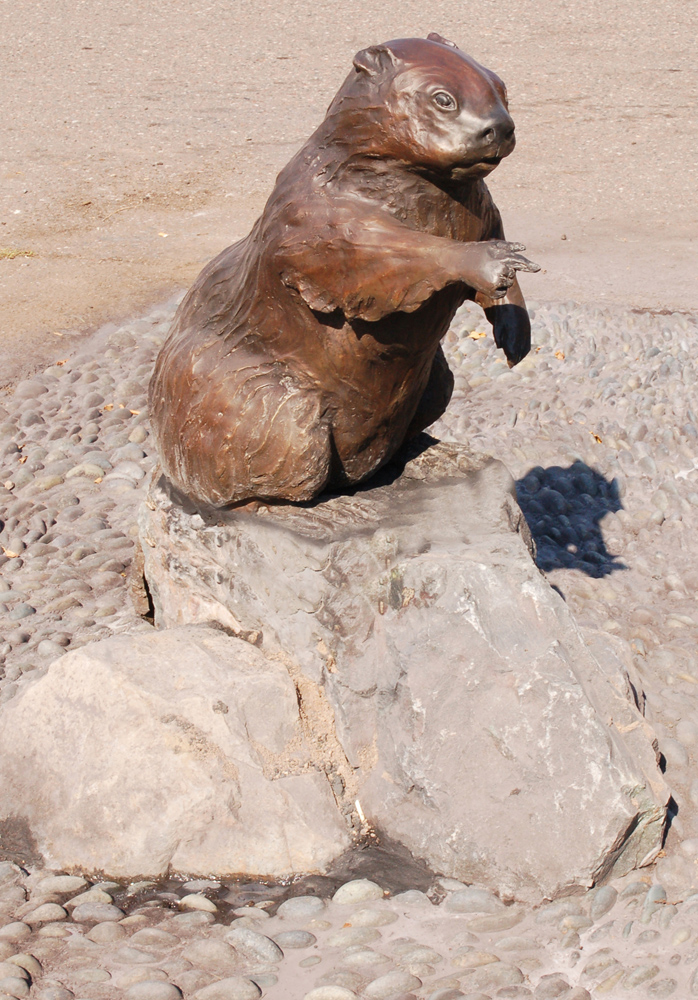 Estuary Plaza, Wayfinding Beaver