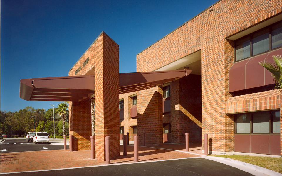 Building 364​The project called for a canopy to provide vehicle and pedestrian shelter at the primary entry to the base clinic. &nbsp;The client also wanted &nbsp;the canopy to make the entry obvious to first-time visitors. &nbsp;The design solution…