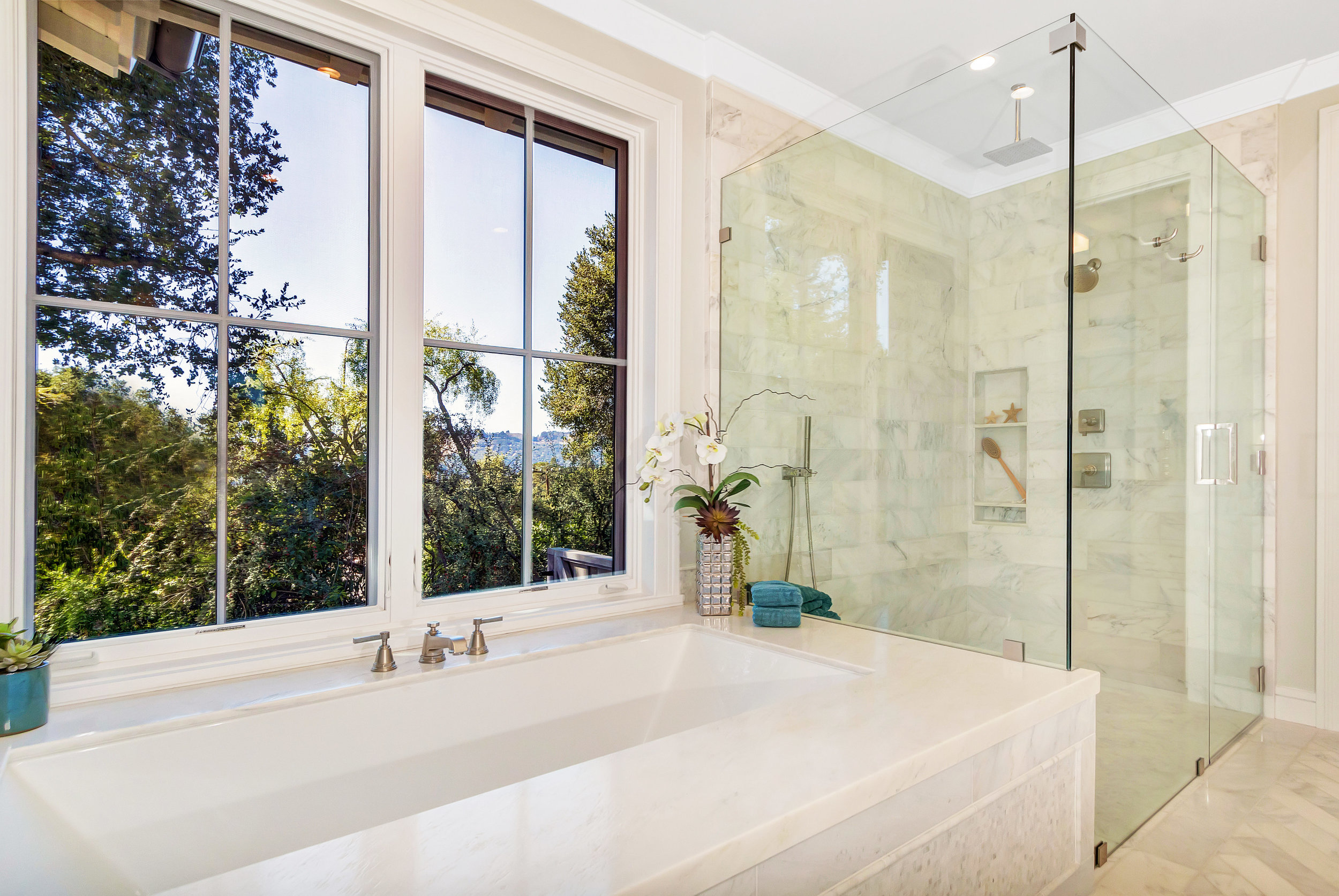 36 Las Vegas Rd Orinda CA-print-030-33-Master Bath-4200x2811-300dpi.jpg
