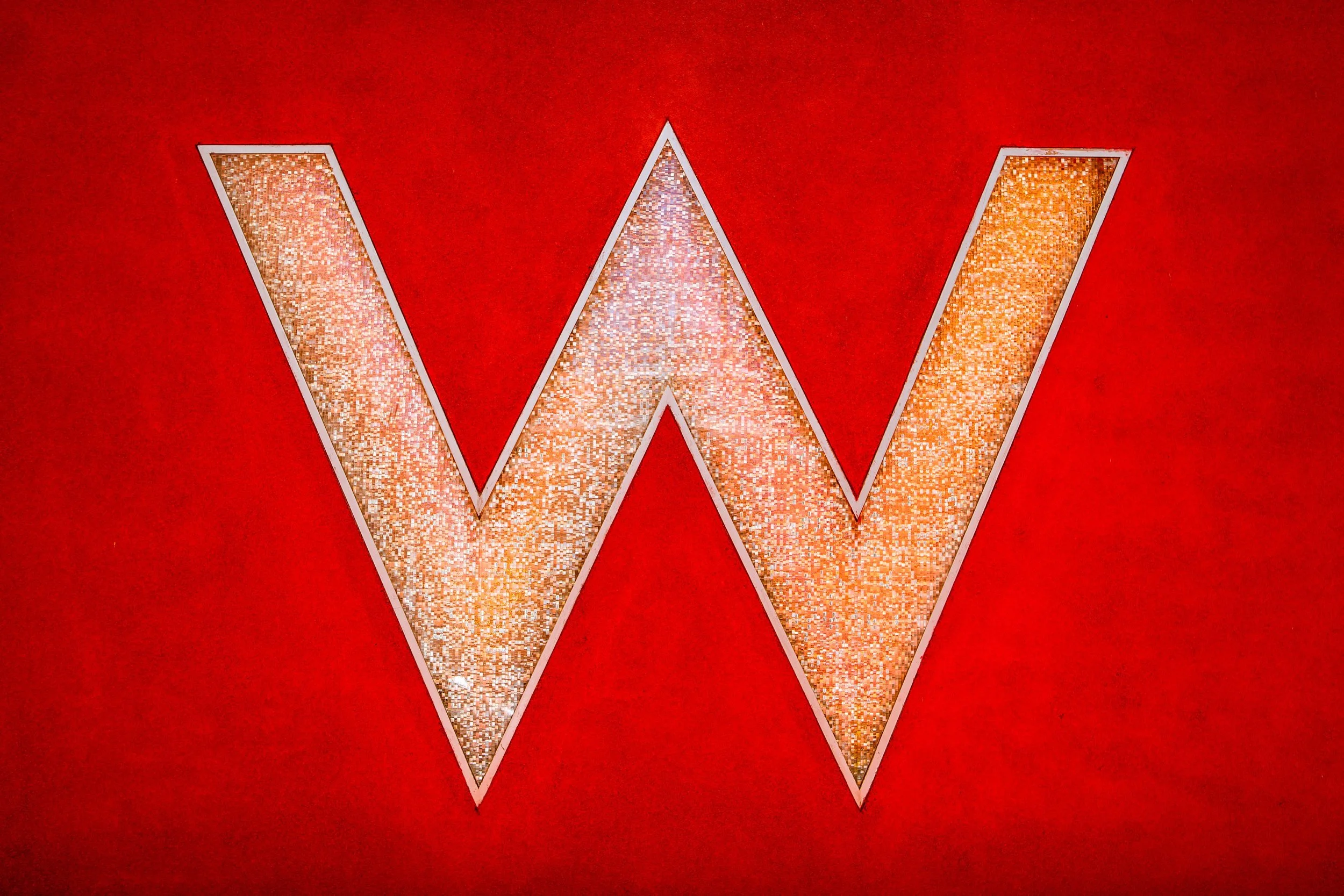 W Red Symbol Sign-2184.jpg