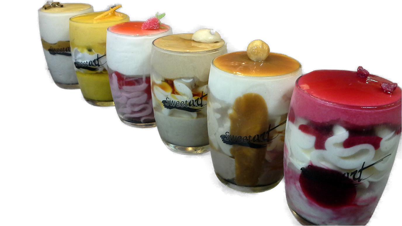 Ijsglaasjes van/choco, van/aardbei, tropical, van/mokka/cr brulée, van/framboos, van/hazelnoot/choco, banaan/chocolade/cr brulée, suikervrij: van/choco, lactosevrij: van/framboos en nieuw dit jaar: bosbes/appelstrudel/braambes Prijs per glaasje : €4,95 incl 50 cent leeggoed.