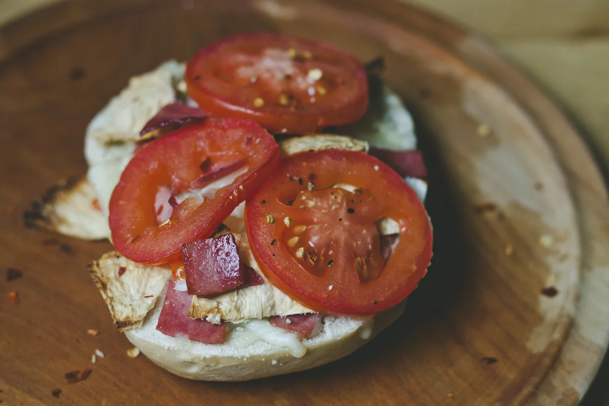 1304-pizza-bagel-3.jpg