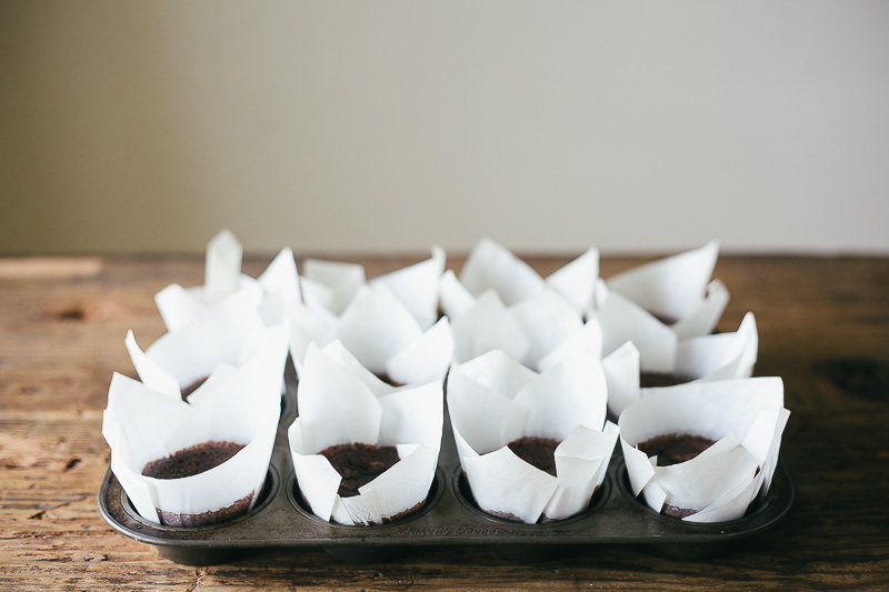 chocolate cupcakes with matcha green tea frosting — molly yeh