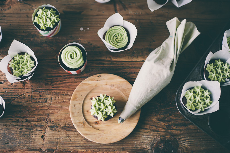 chocolate-cupcake-matcha-frosting-5.jpg