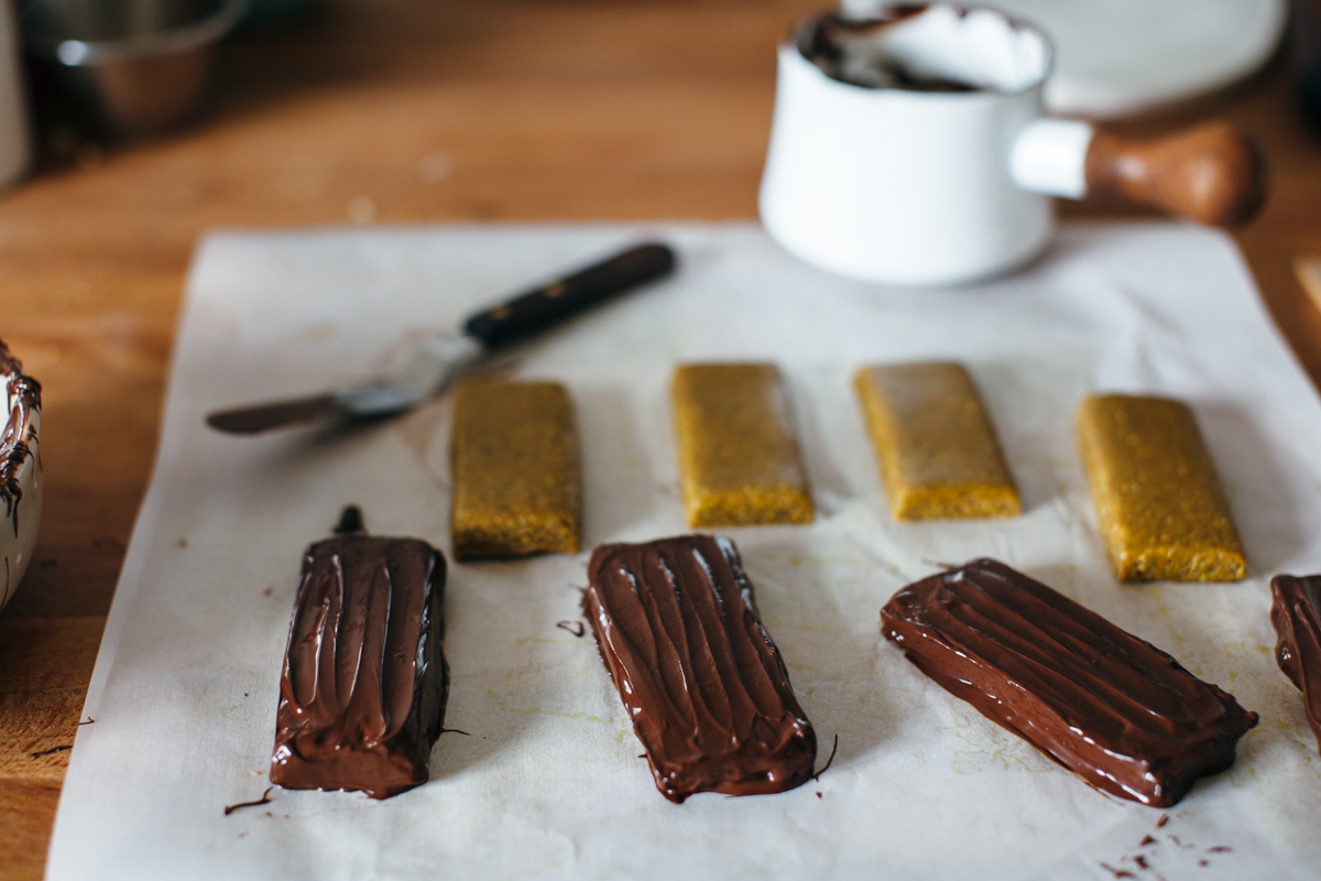 pistachio chocolate bars-5.jpg