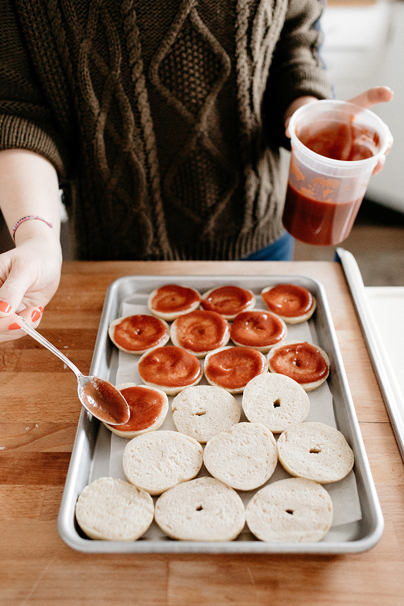 molly_yeh_cabotcheese_pizzabagels-60.jpg