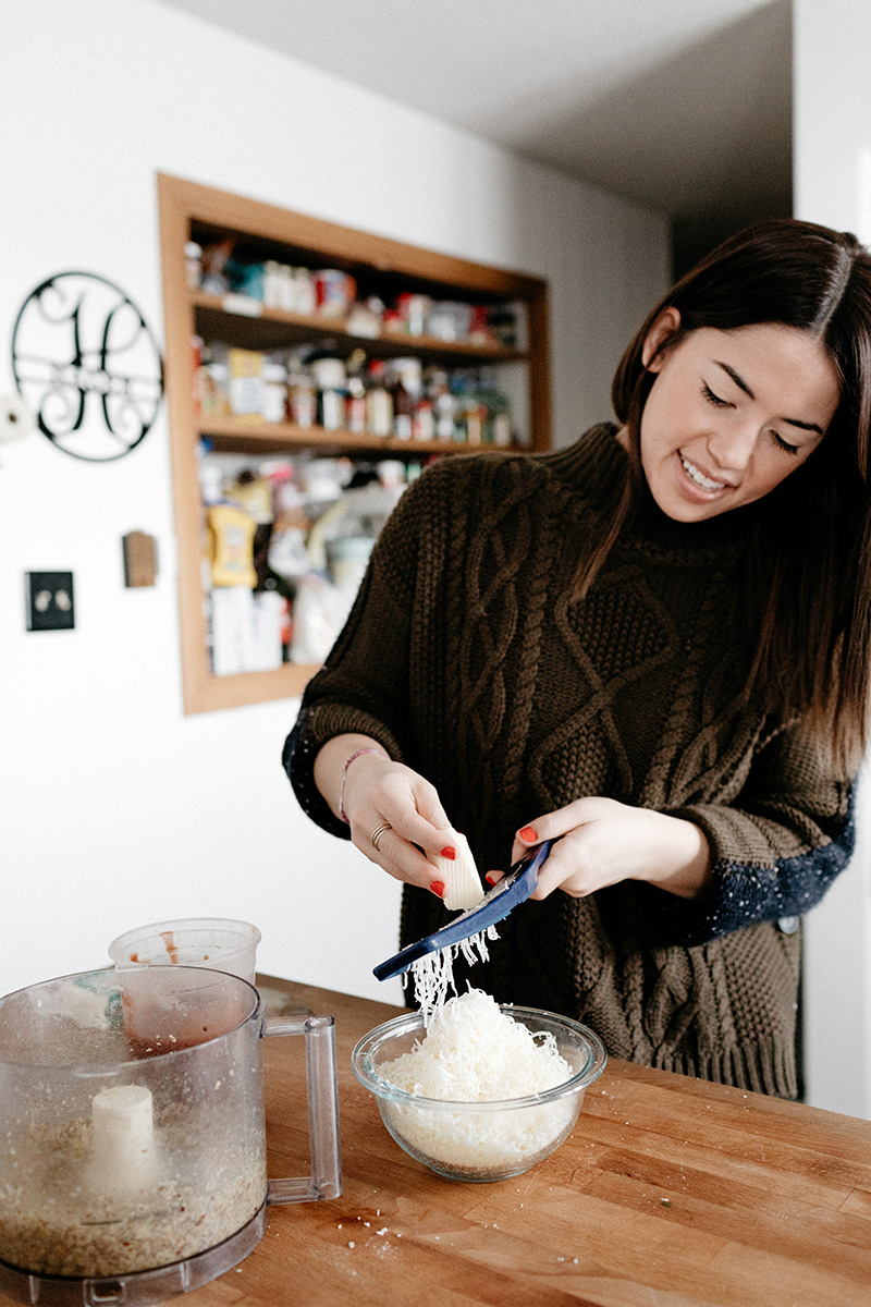 molly_yeh_cabotcheese_pizzabagels-50.jpg