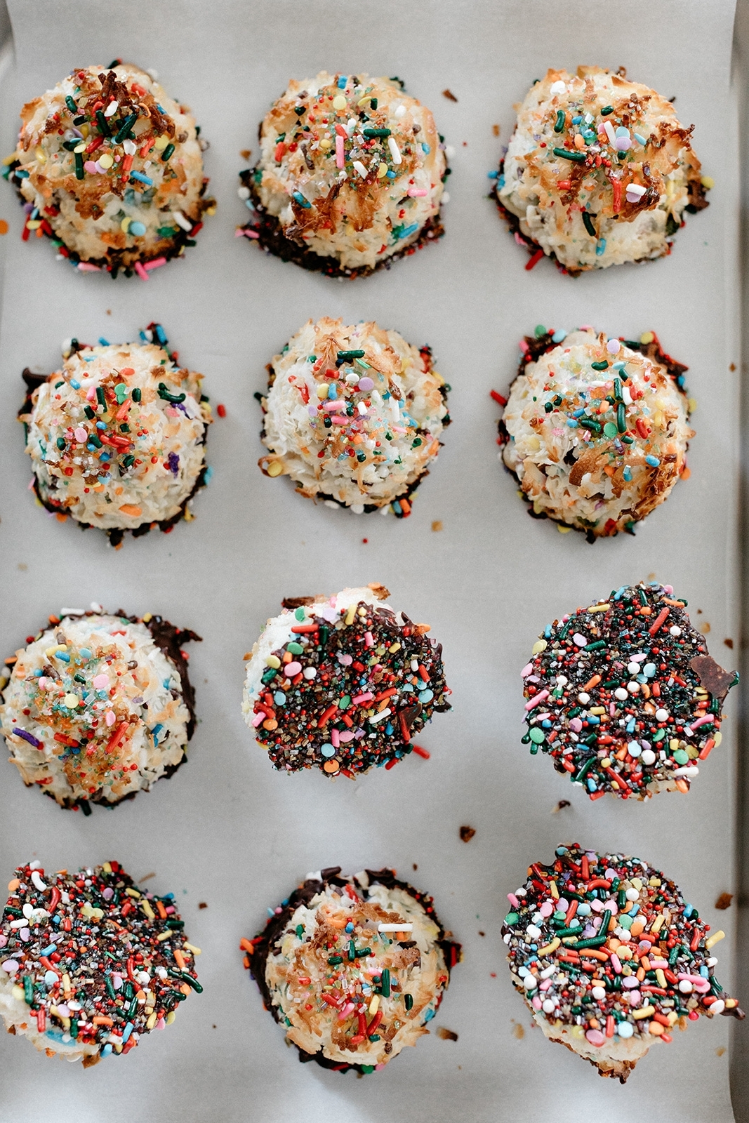 molly-yeh-funfetti-macaroons-32.jpg