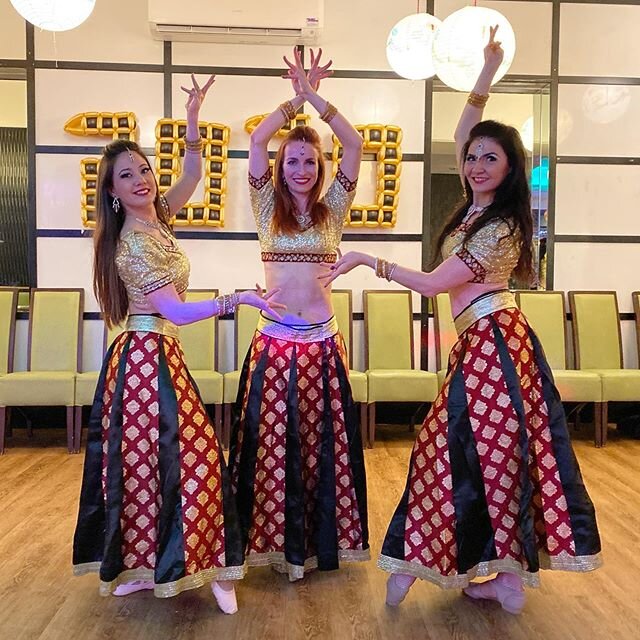 Our girls entertaining the crowed at @mkbuffetvillage2018 . 💃🏻💃🏻💃🏻
.
.
.
#bollywooddancerslondon #bollywoodgroupinuk