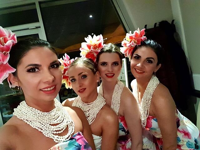 Our sweet Hawaiian dancers performed hula auana at @sandownparkracecourse . We can&rsquo;t wait for summer 🌴🌺🌞
.
.
.
.
#hawaiiandancerslondon