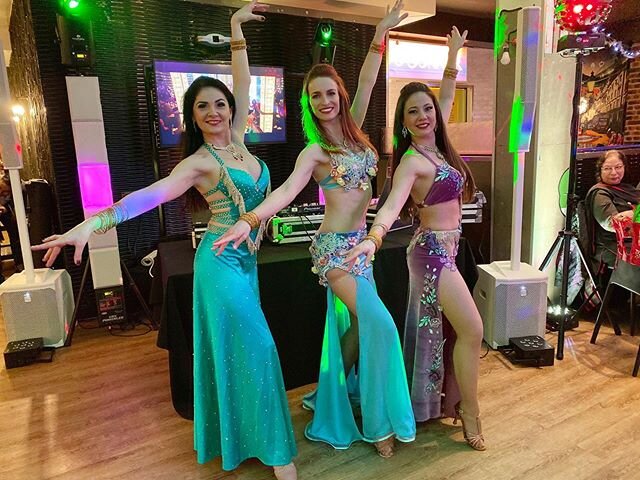 Our bellydancers from NYE. What an eventful night we had. Well done to all our dancers for juggling between gigs. 🍾💃🏻💃🏻💃🏻
.
.
.
.
#evententertainment #ukbellydancers #bellydancerslondon