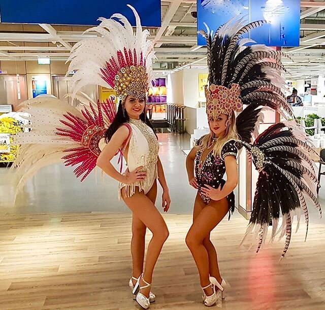 Star Dancers Uk gorgeous samba girls ready for meet and greet. 💃🏻💃
.
.
.
.
#angeeudemon #blondeandbrunette