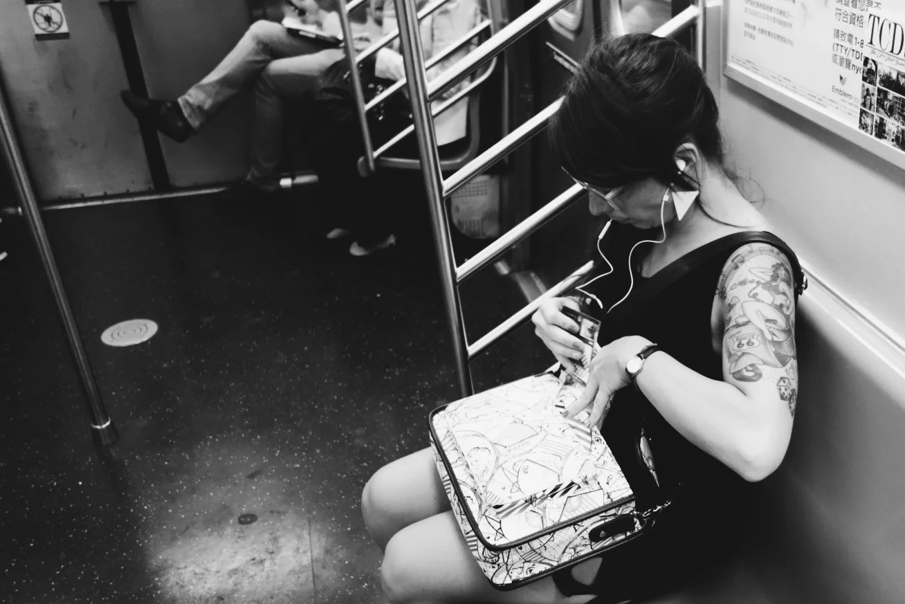 TATTED UP VIXEN ON THE F TRAIN..