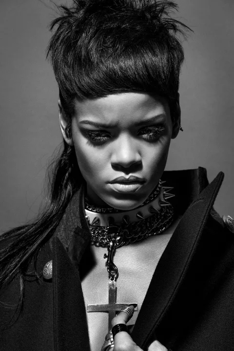 032c-magazine-rihanna-03.jpg