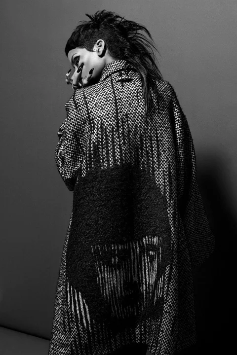 032c-magazine-rihanna-05.jpg